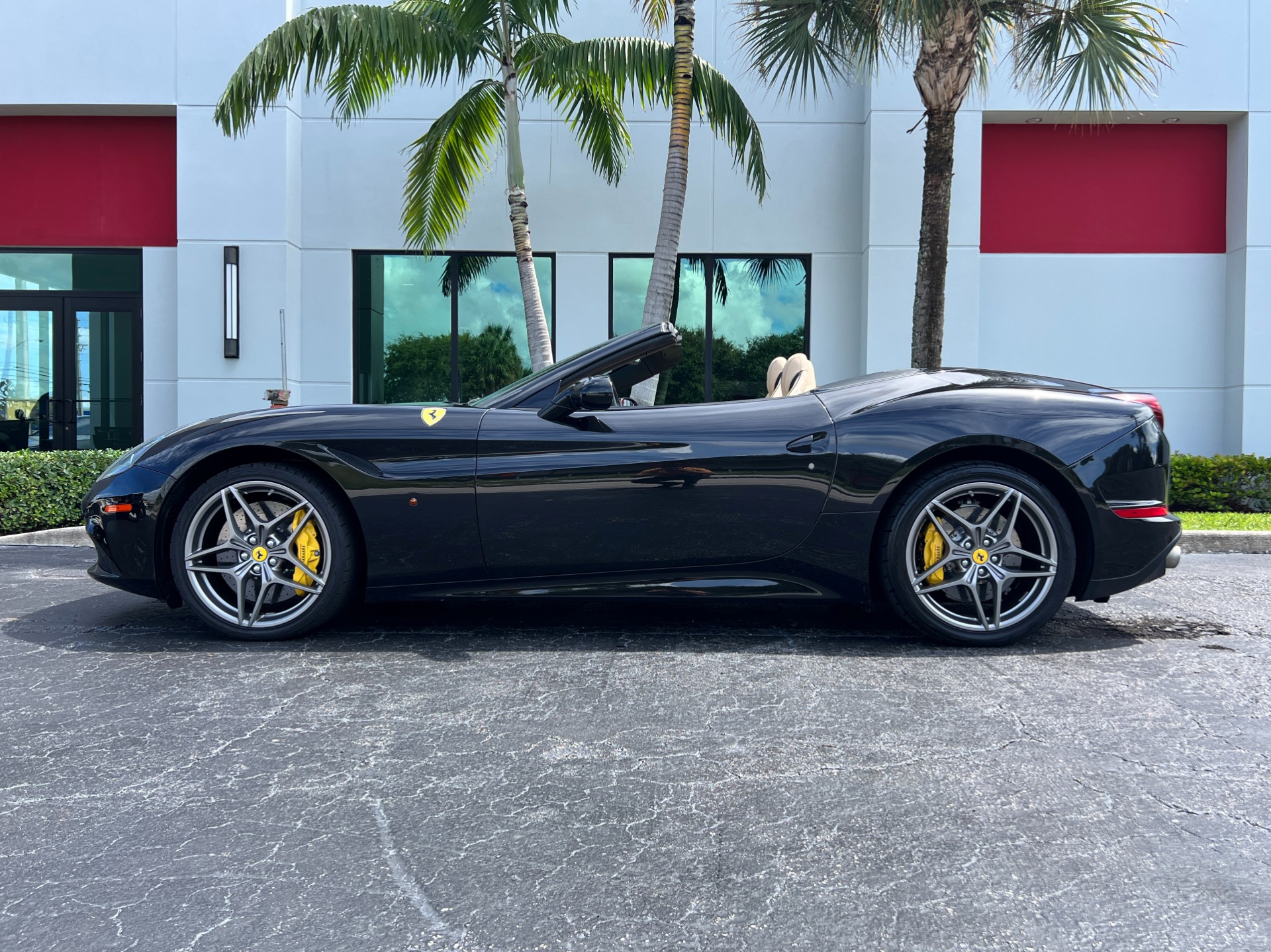 Used-2015-Ferrari-California-T