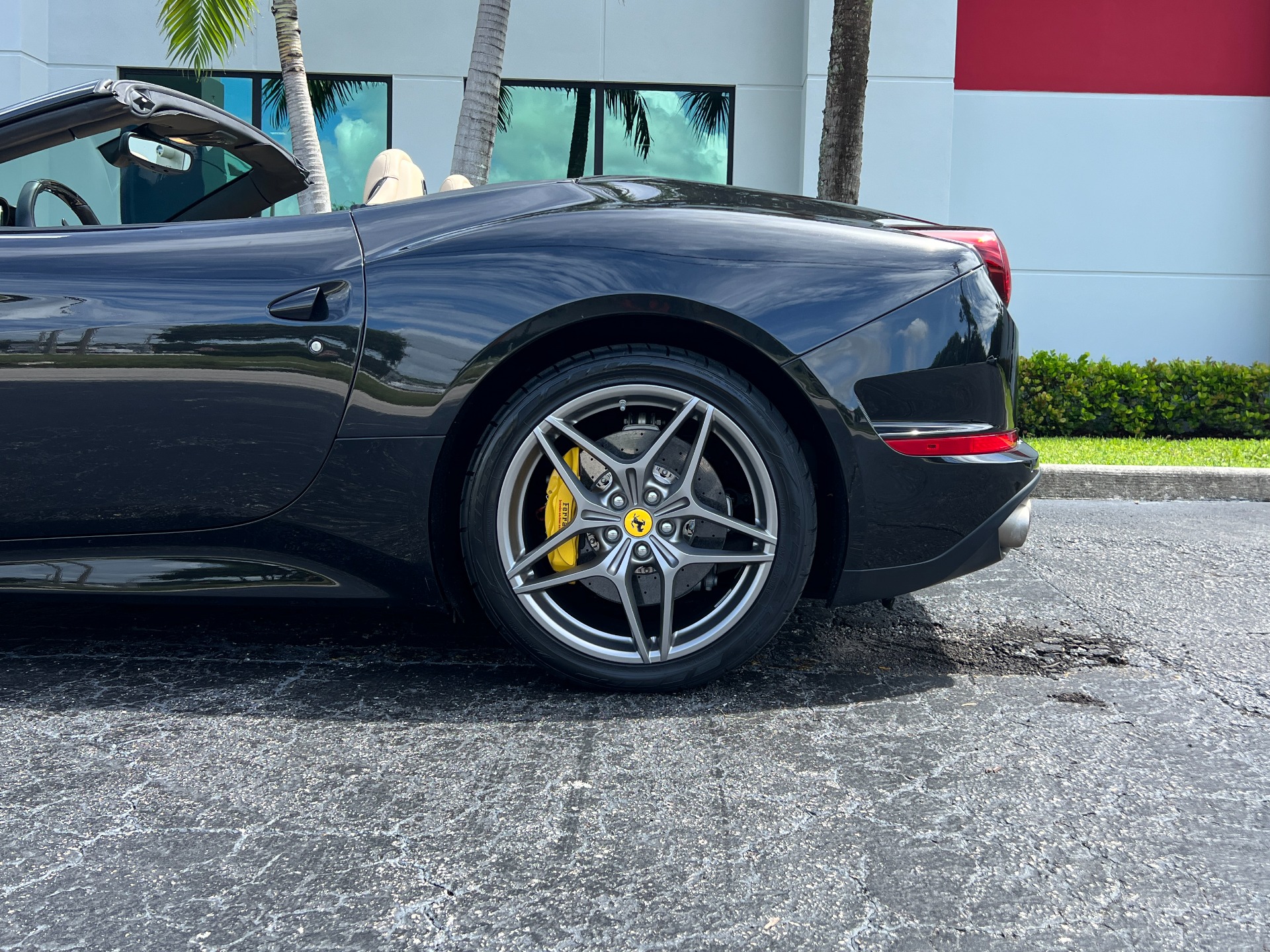 Used-2015-Ferrari-California-T