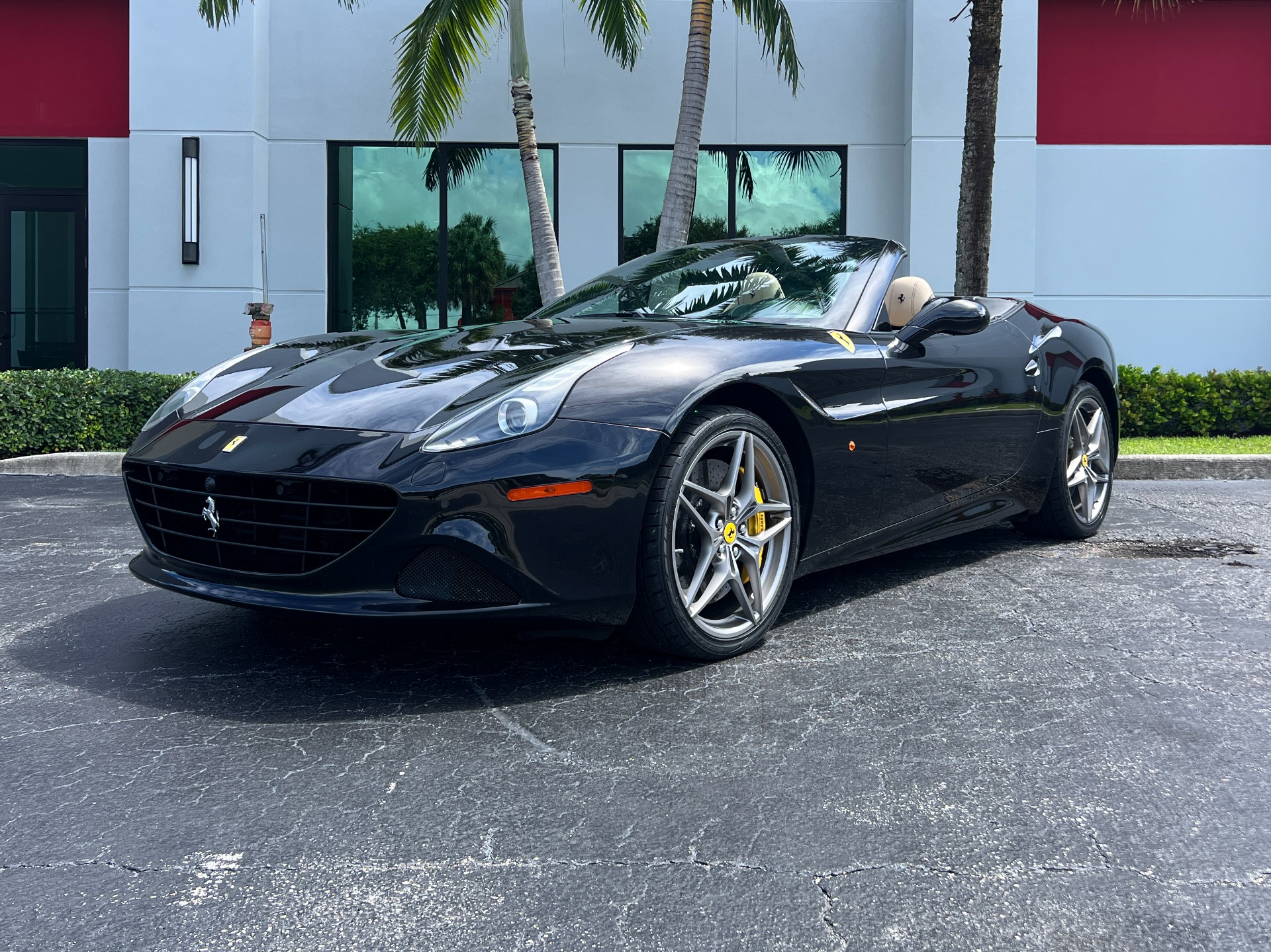 Used-2015-Ferrari-California-T