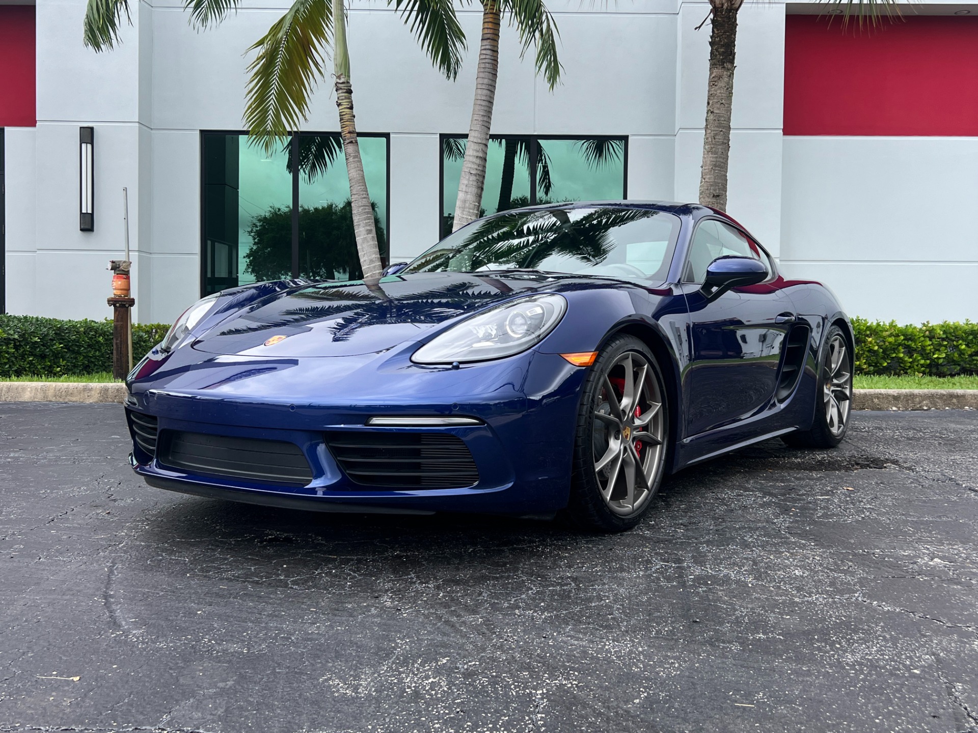 Used-2023-Porsche-718-Cayman-S