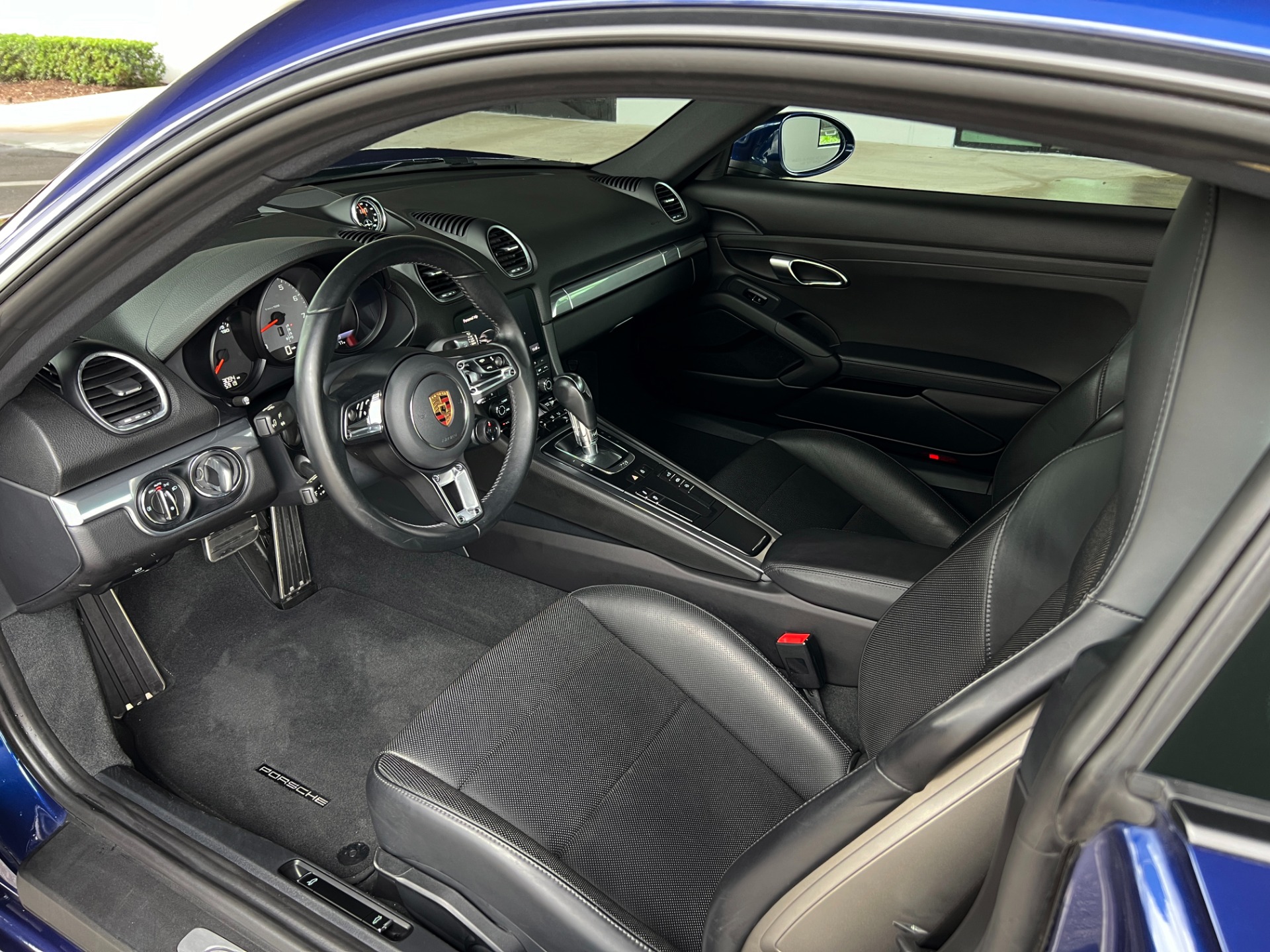 Used-2023-Porsche-718-Cayman-S