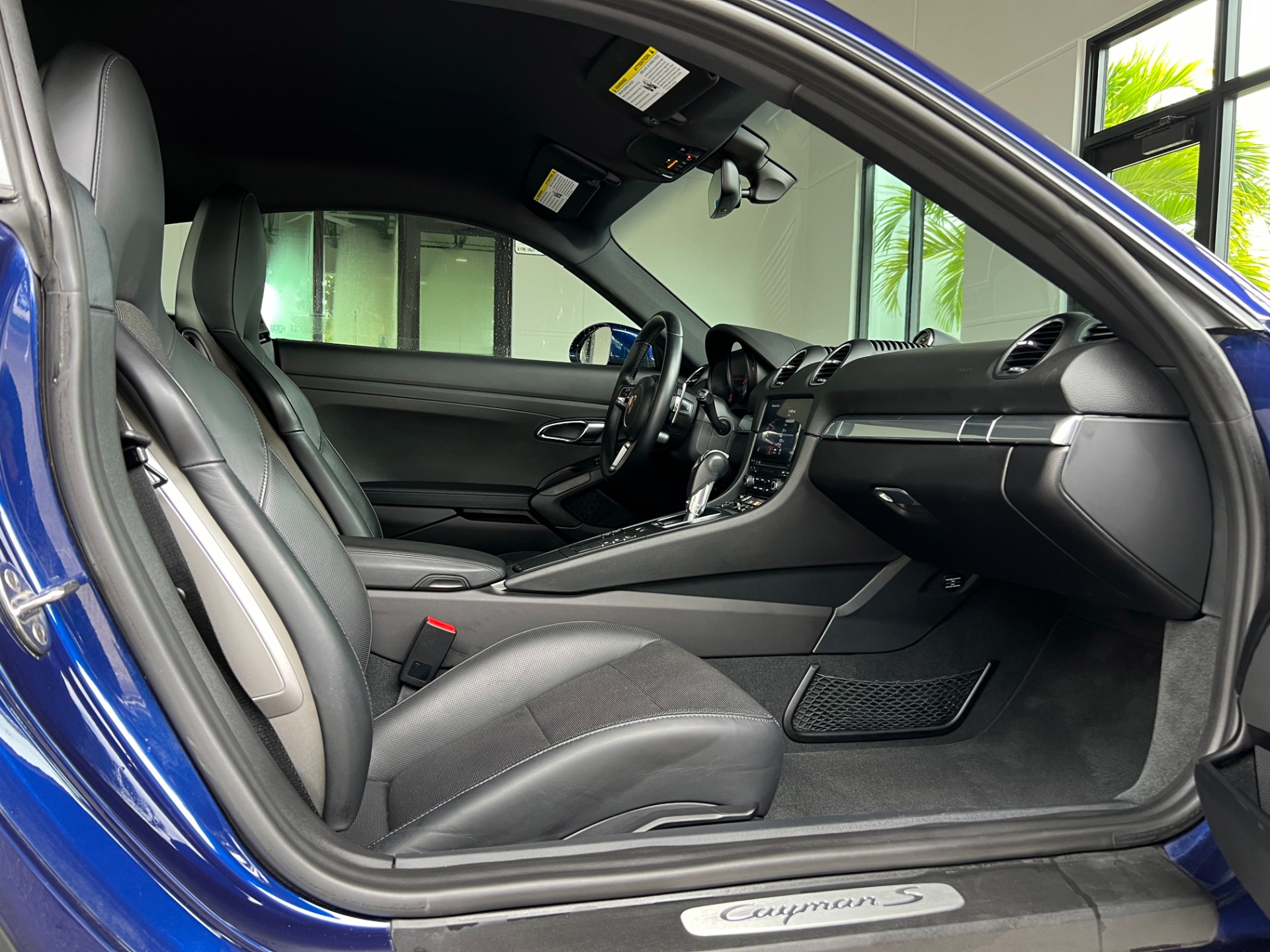 Used-2023-Porsche-718-Cayman-S