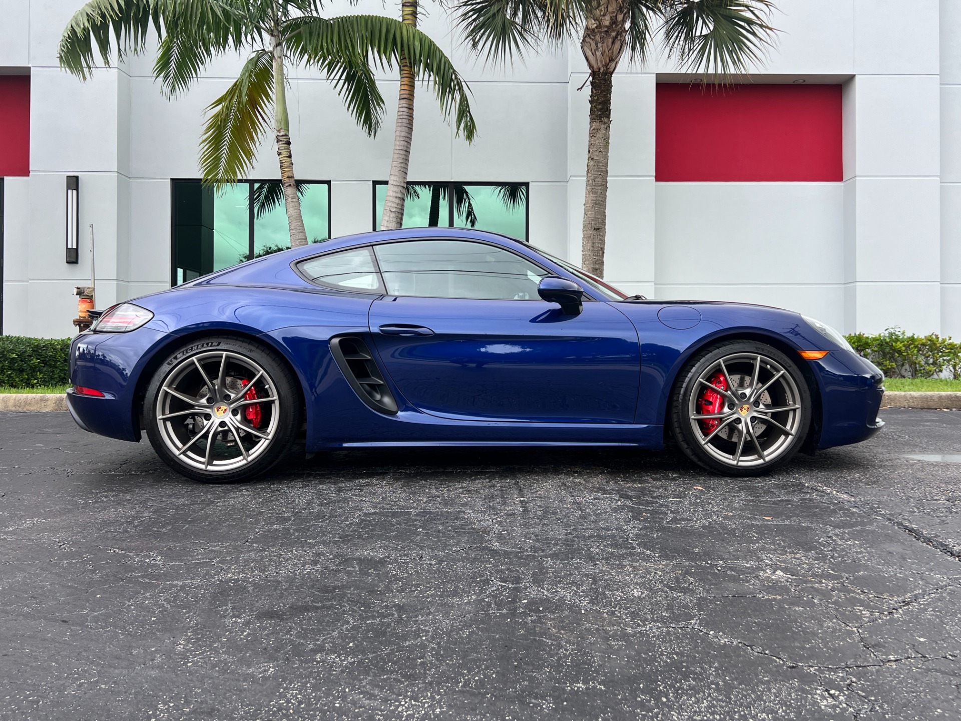 Used-2023-Porsche-718-Cayman-S