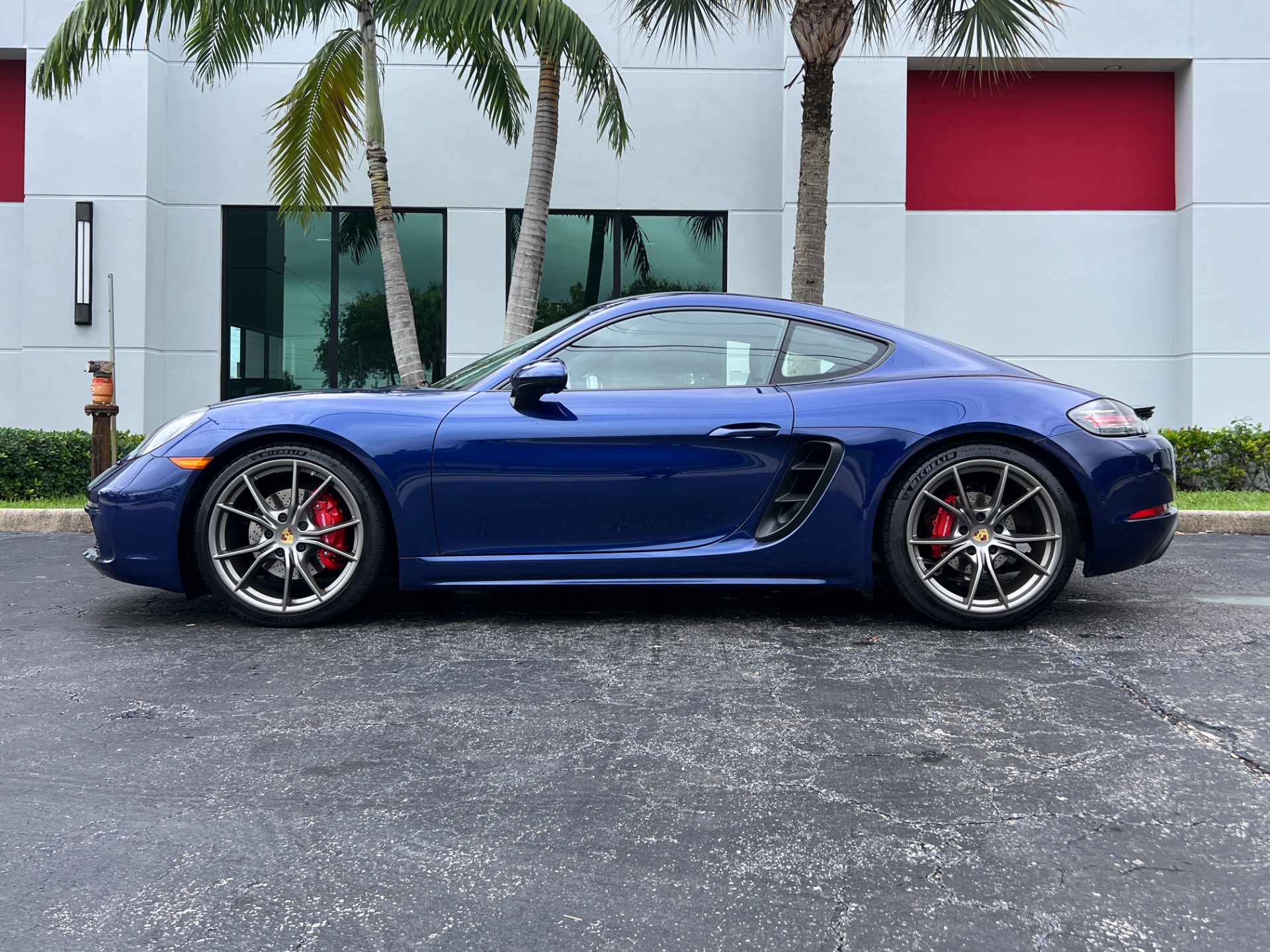 Used-2023-Porsche-718-Cayman-S