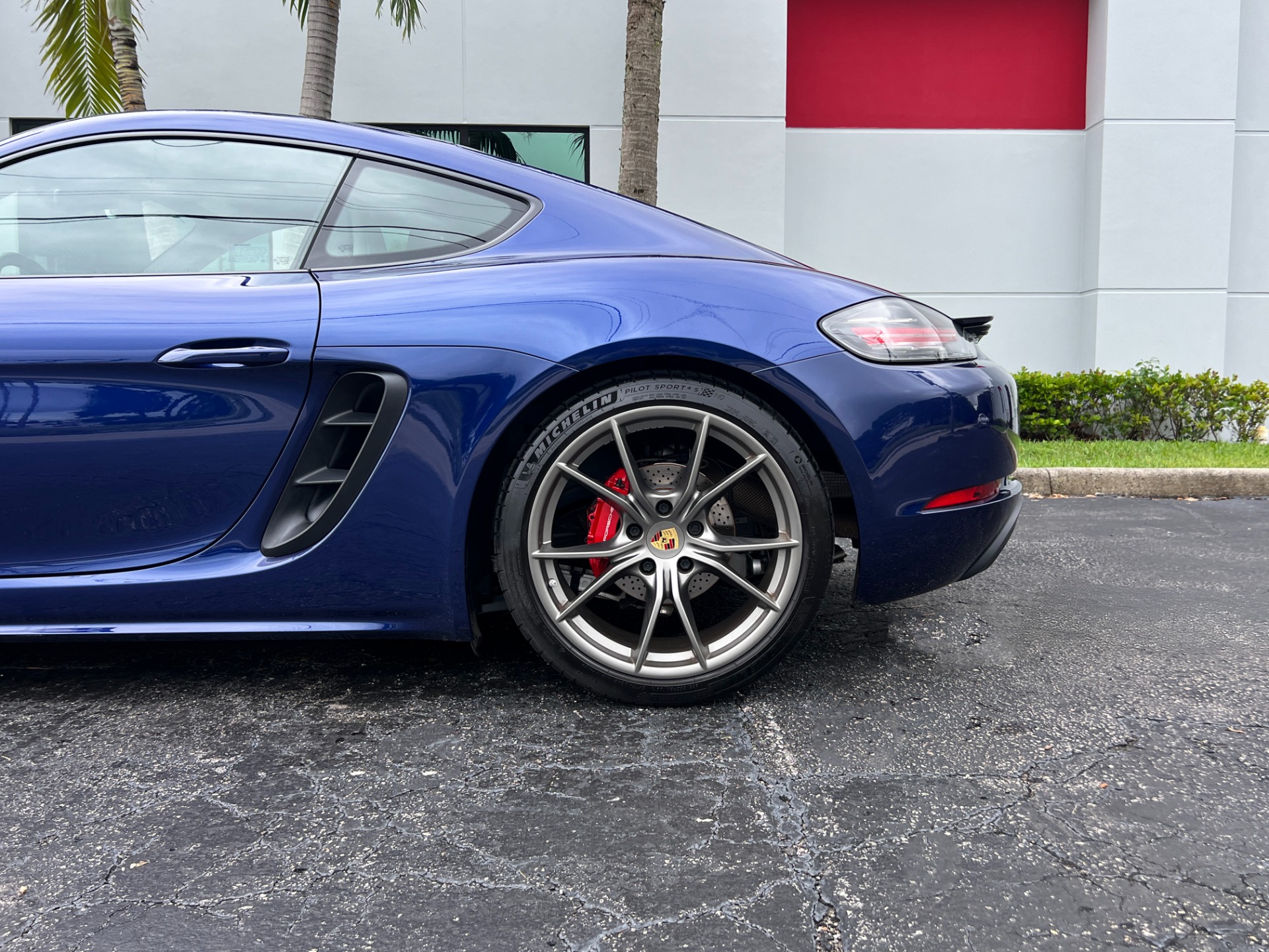 Used-2023-Porsche-718-Cayman-S