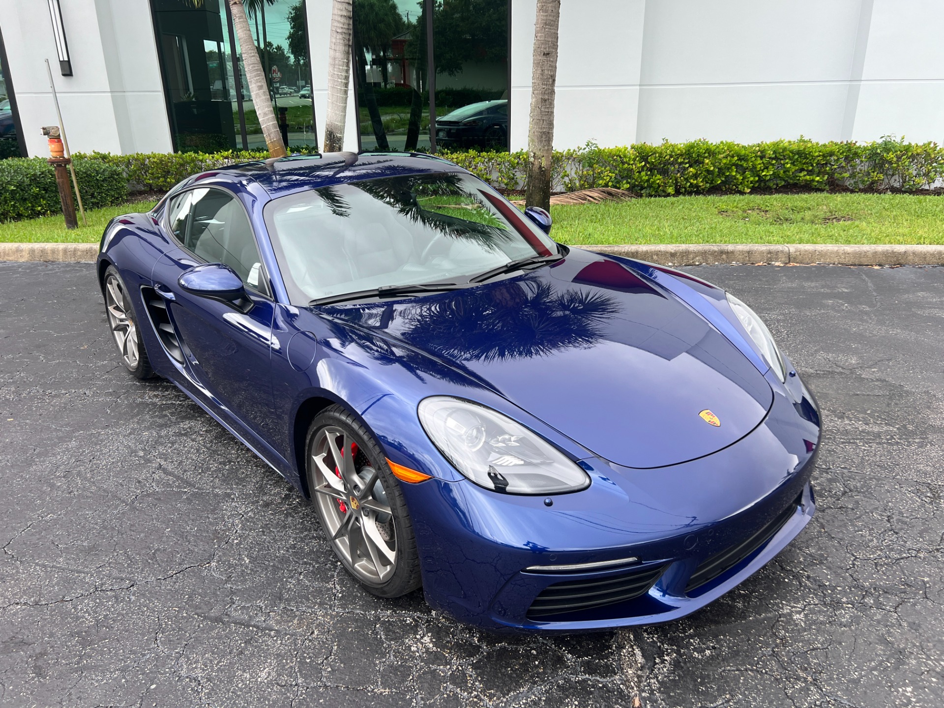 Used-2023-Porsche-718-Cayman-S