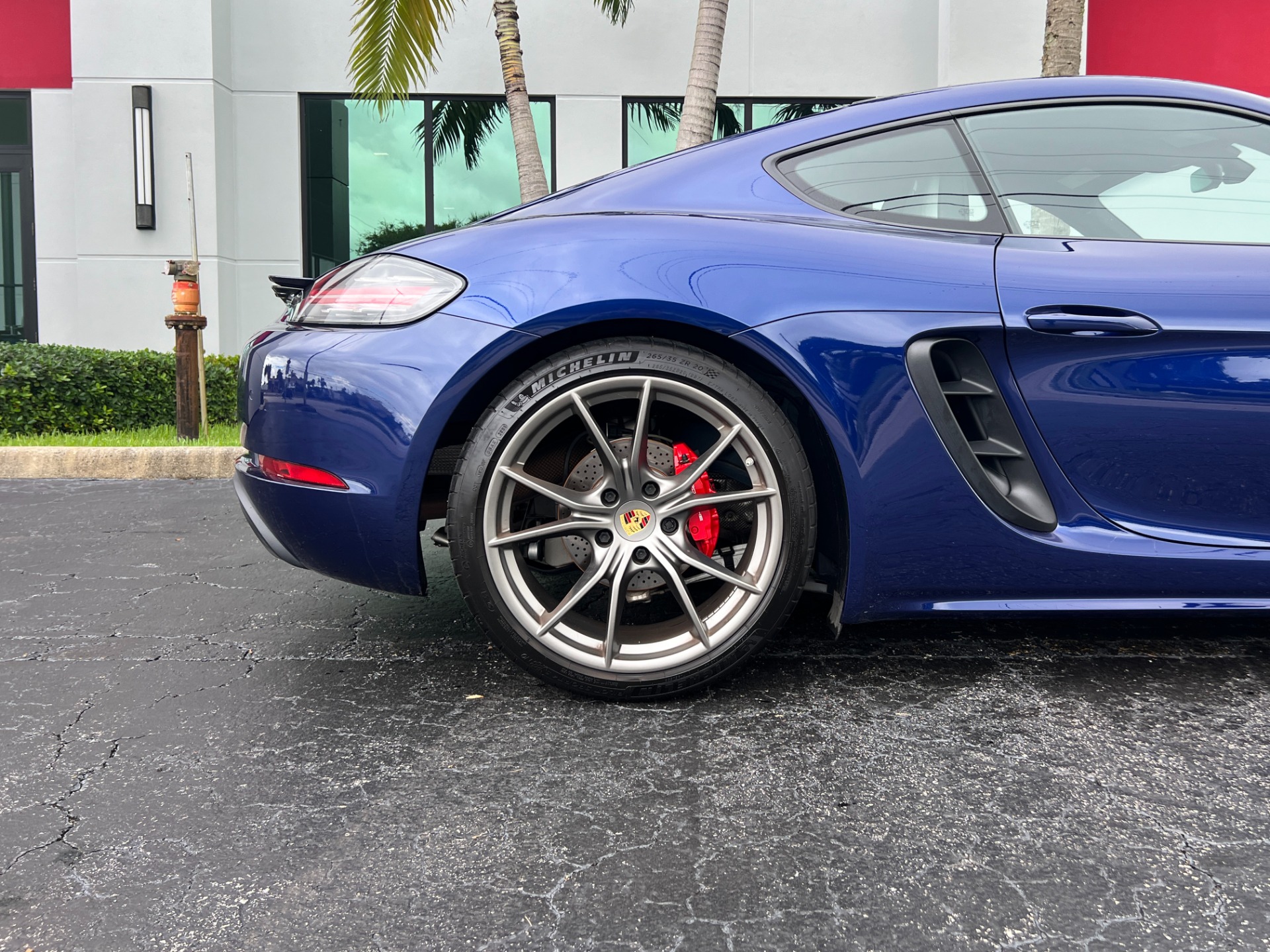 Used-2023-Porsche-718-Cayman-S
