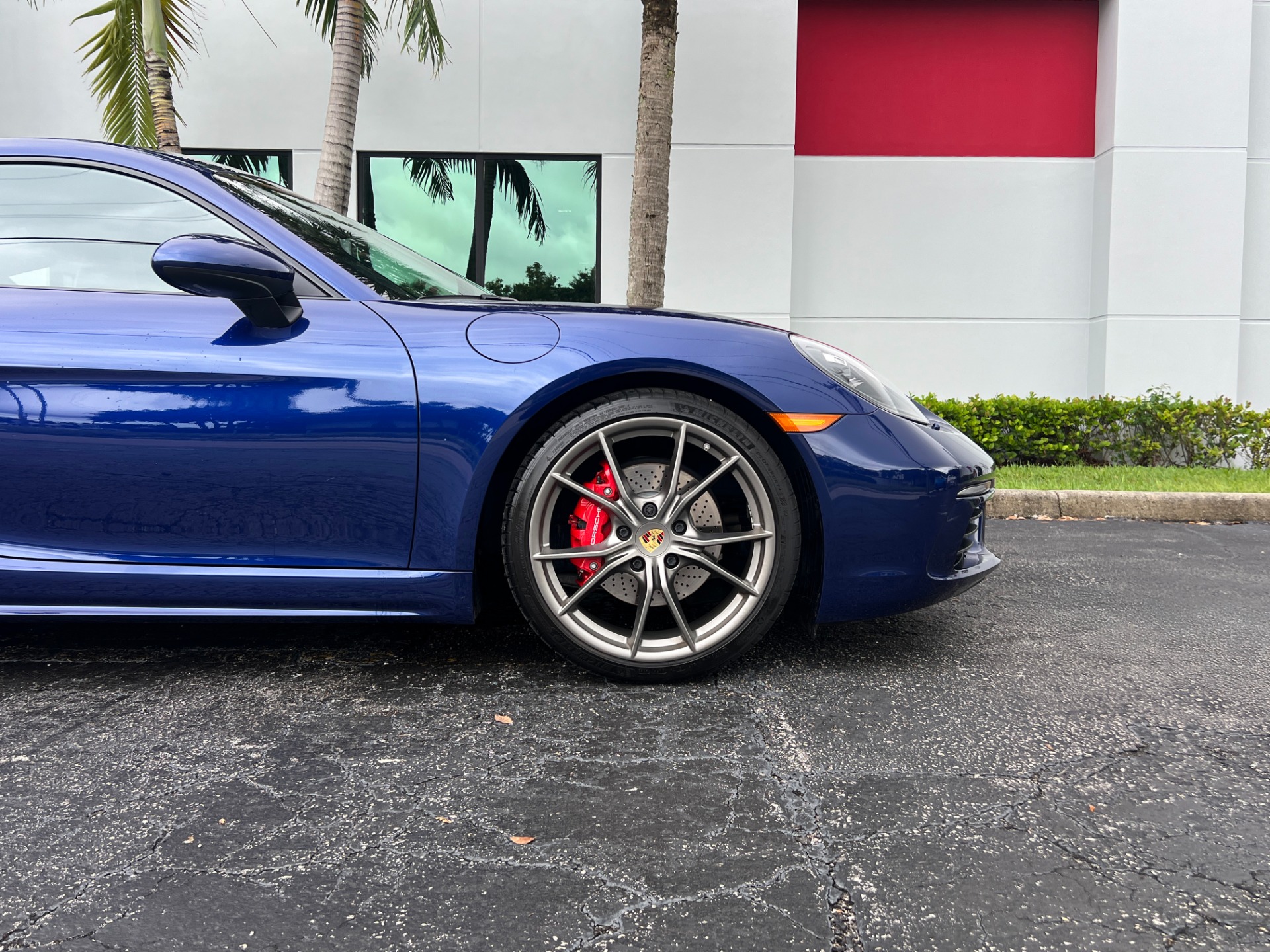 Used-2023-Porsche-718-Cayman-S