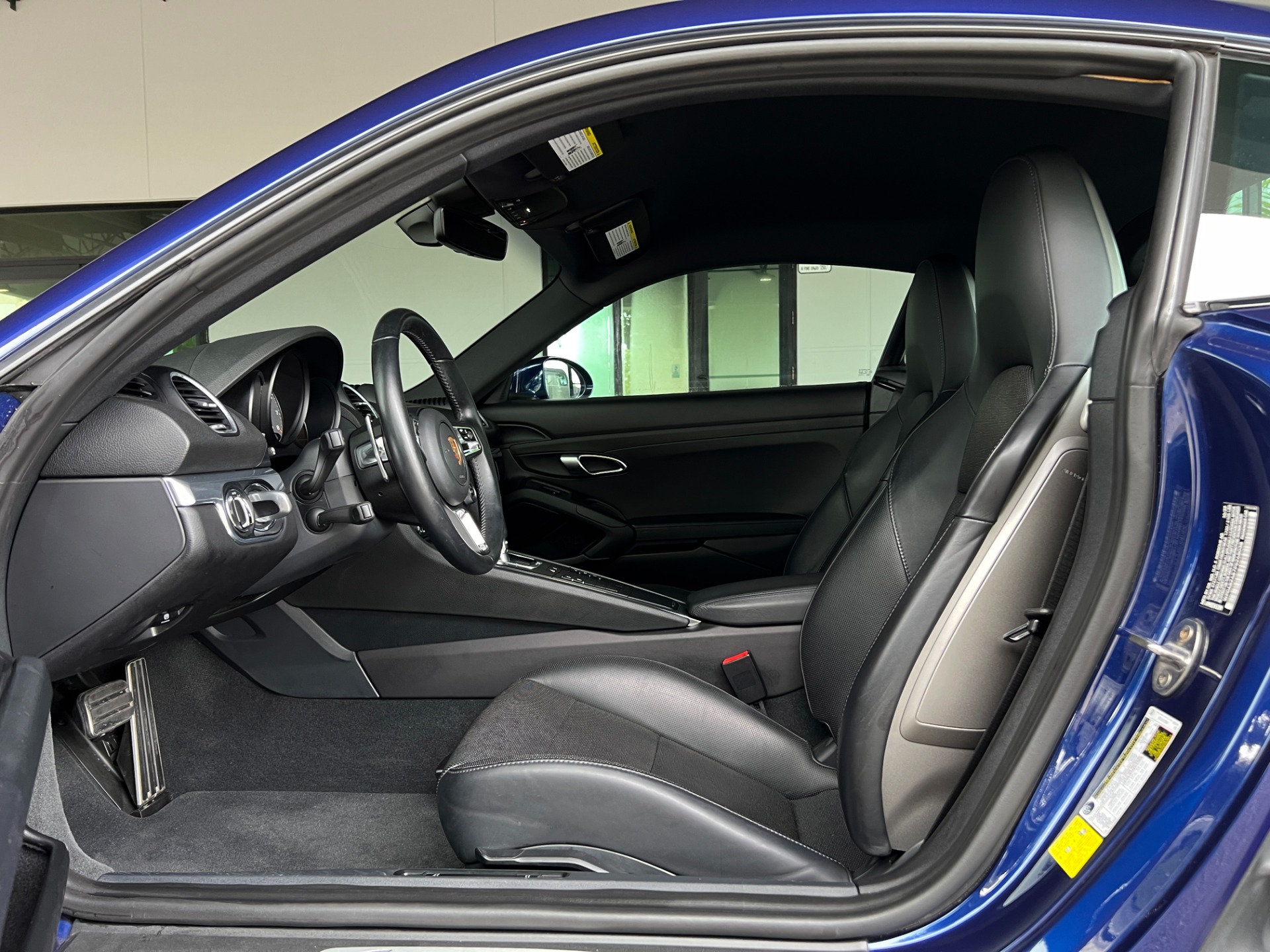 Used-2023-Porsche-718-Cayman-S