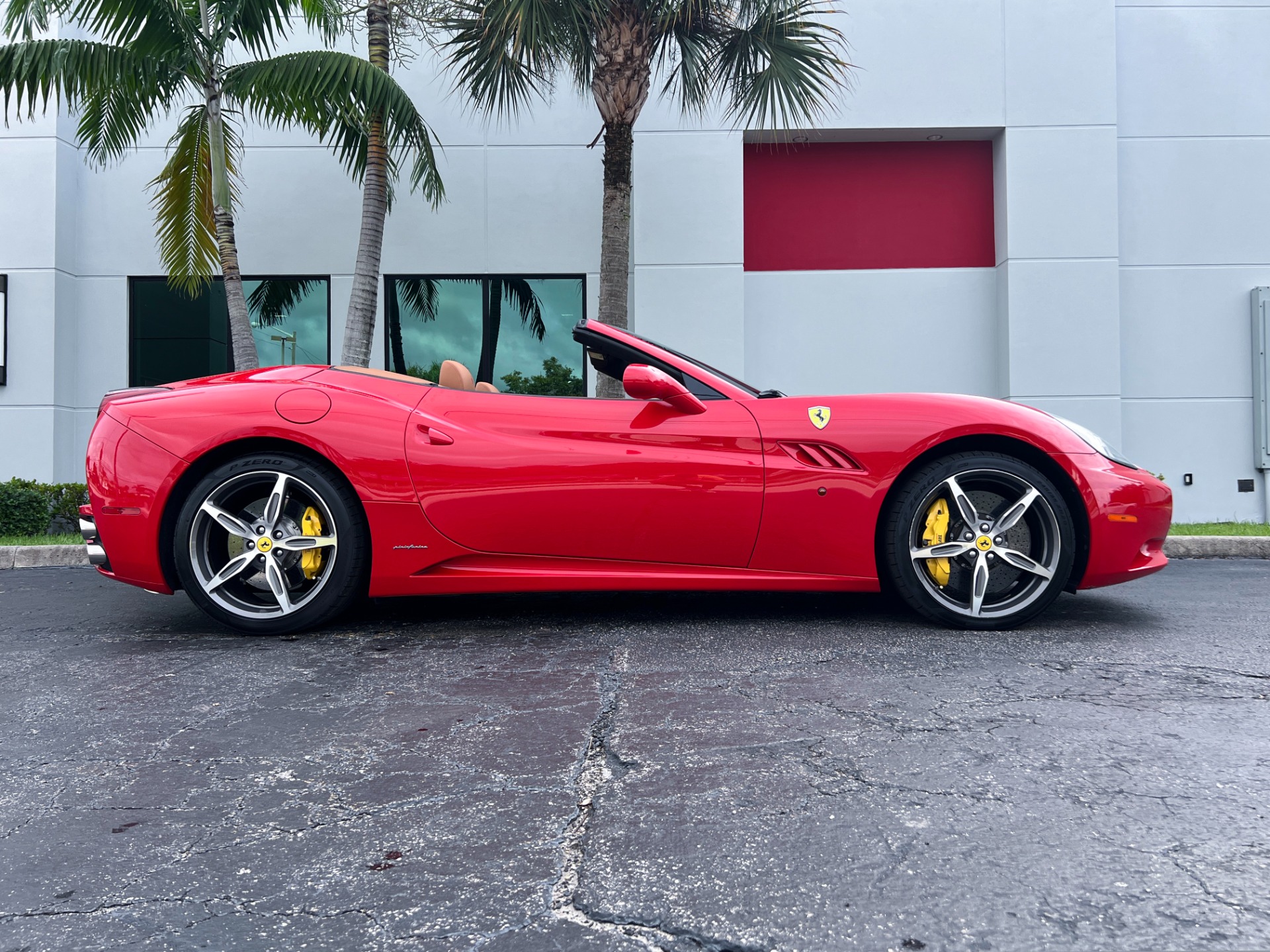 Used-2014-Ferrari-California