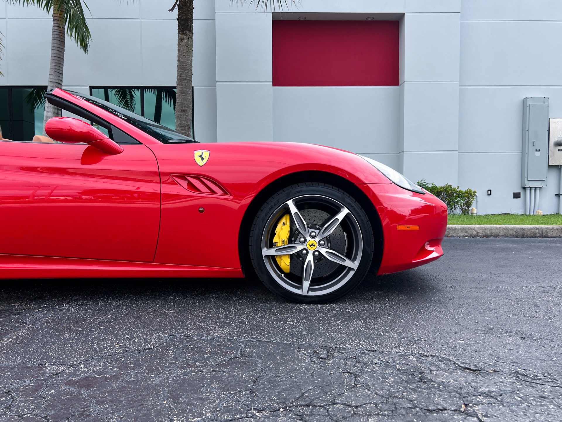 Used-2014-Ferrari-California