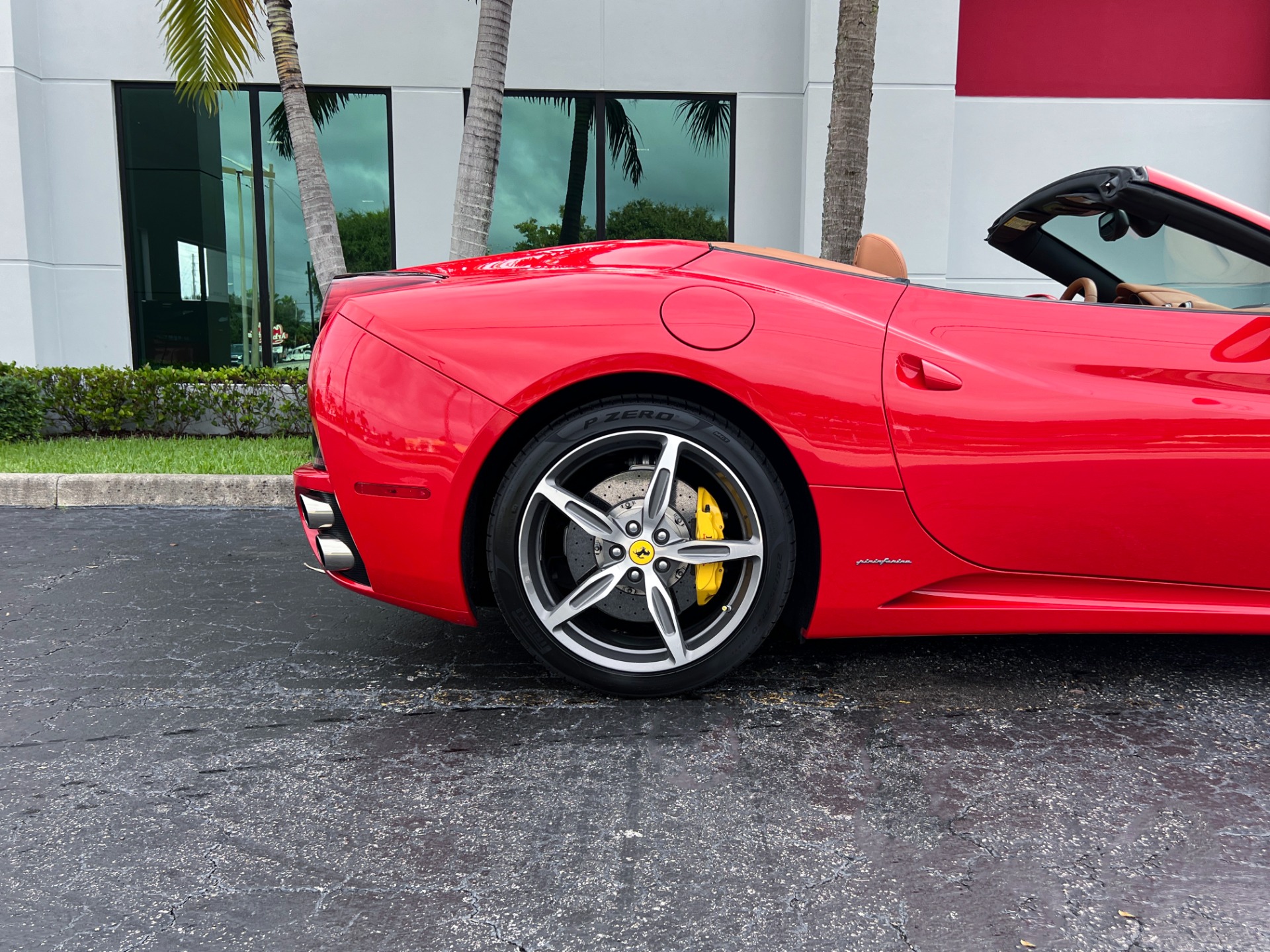 Used-2014-Ferrari-California