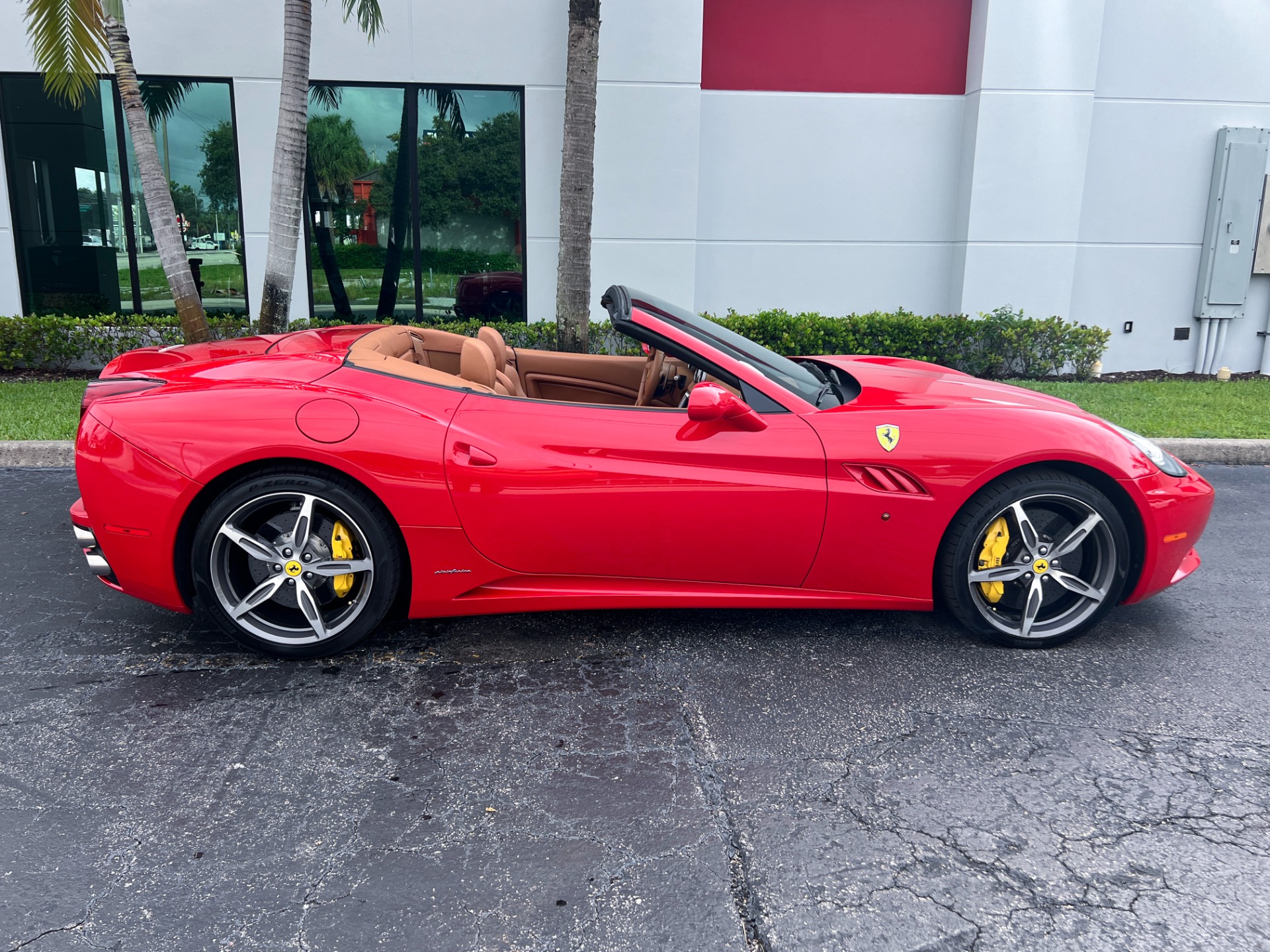 Used-2014-Ferrari-California