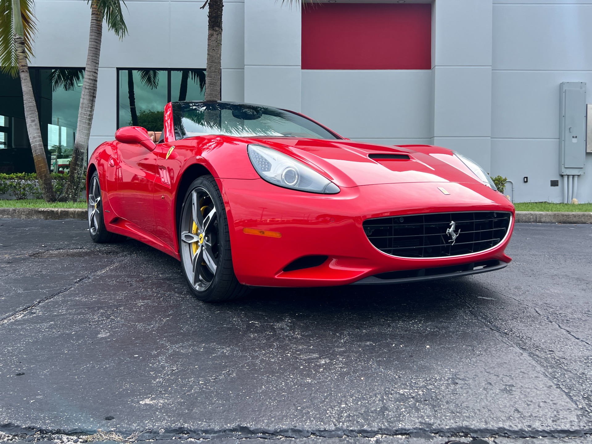 Used-2014-Ferrari-California
