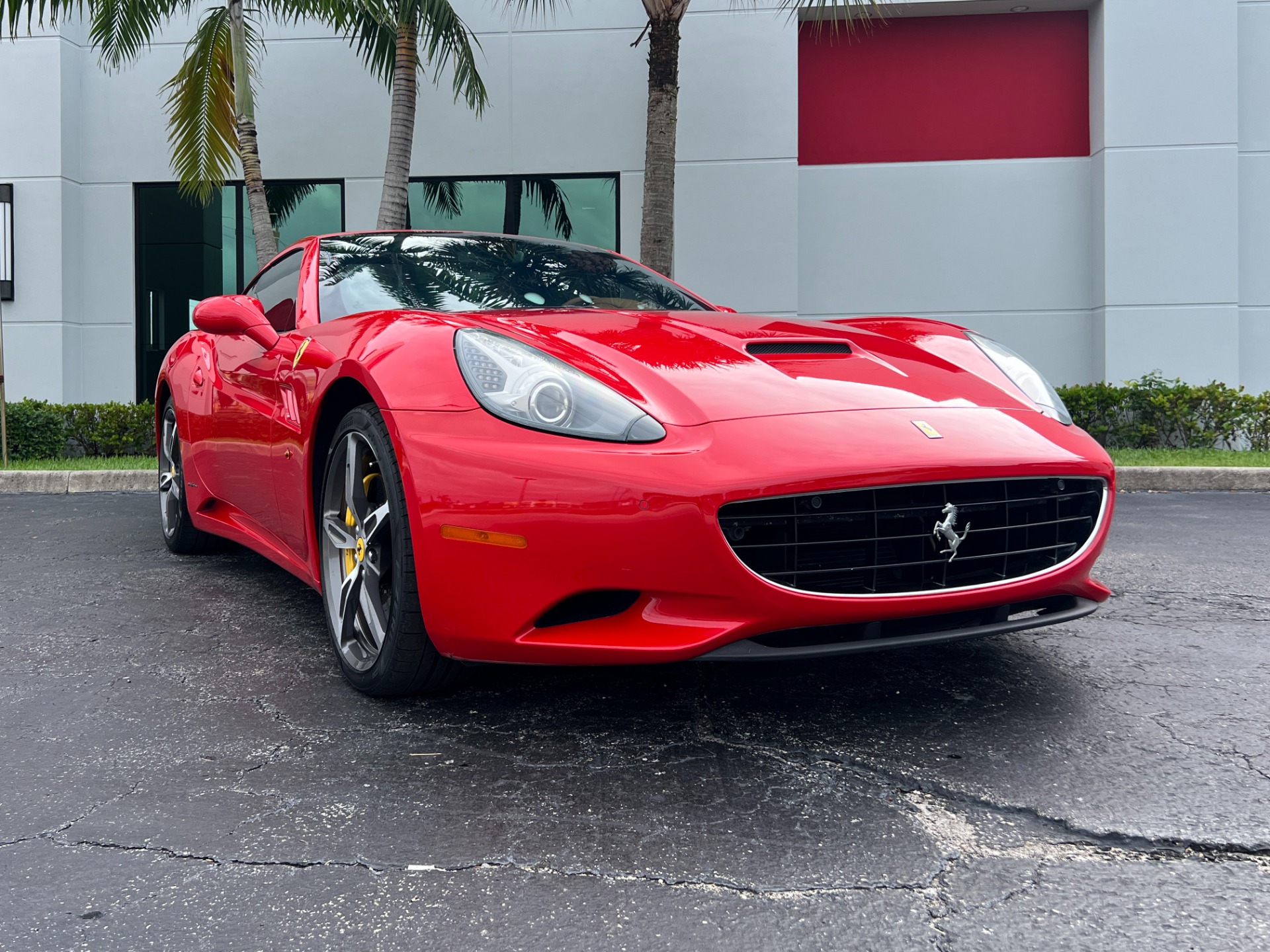 Used-2014-Ferrari-California