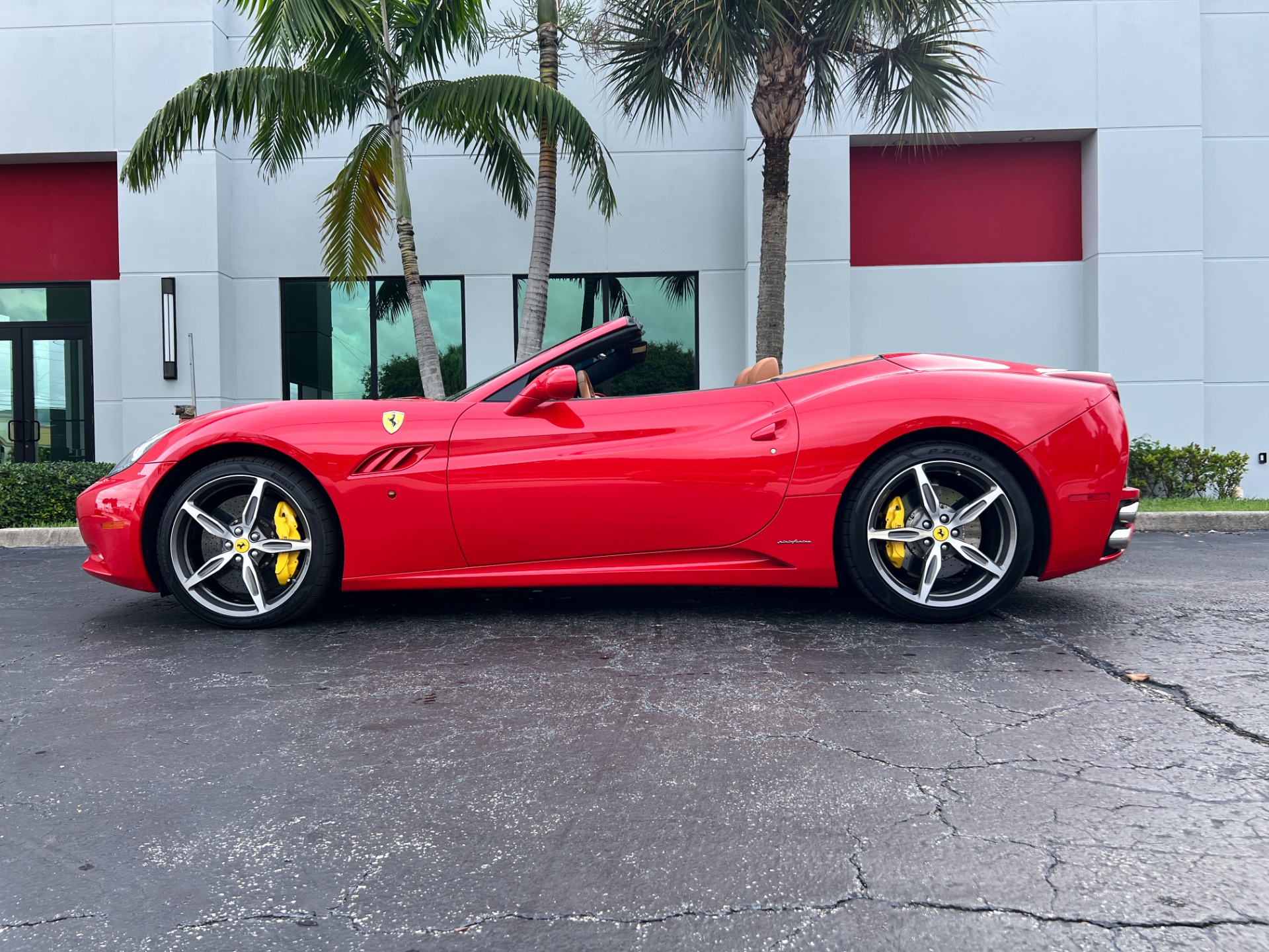 Used-2014-Ferrari-California