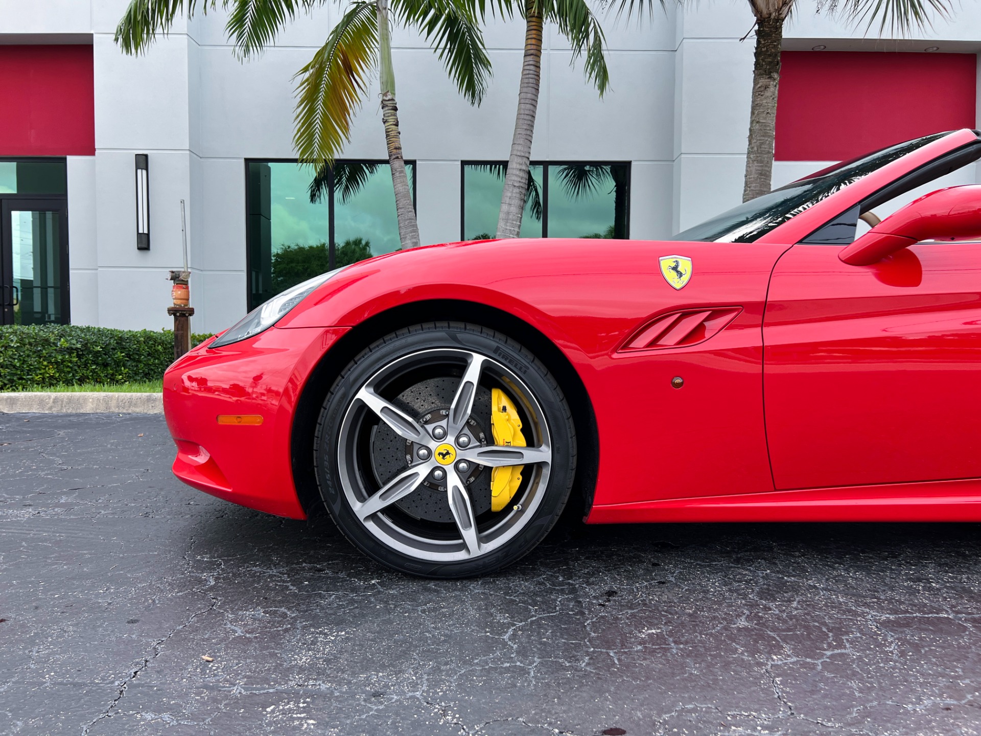 Used-2014-Ferrari-California