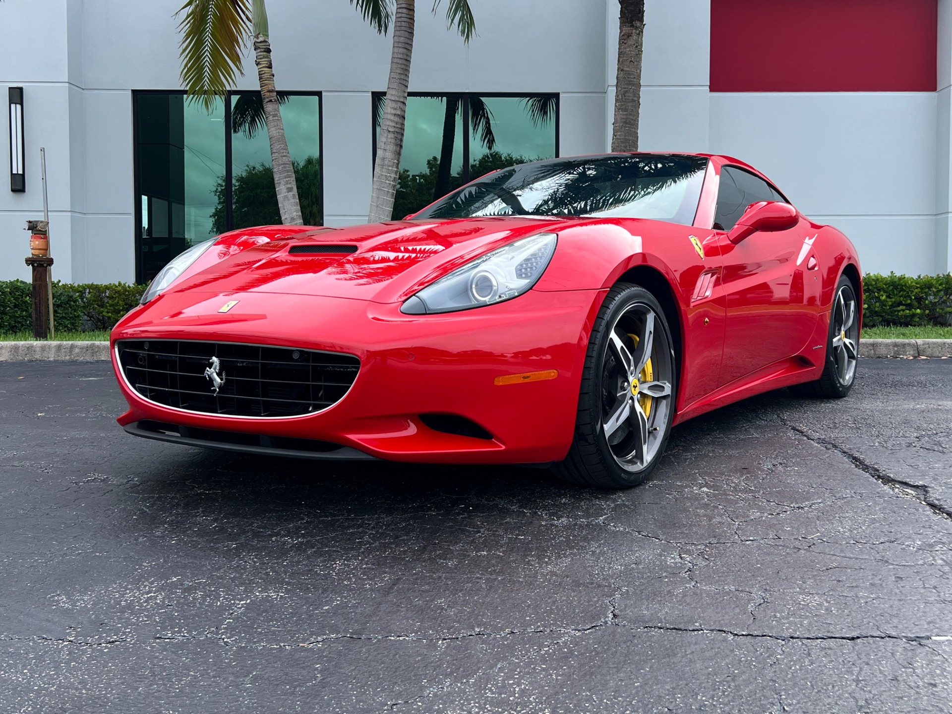 Used-2014-Ferrari-California