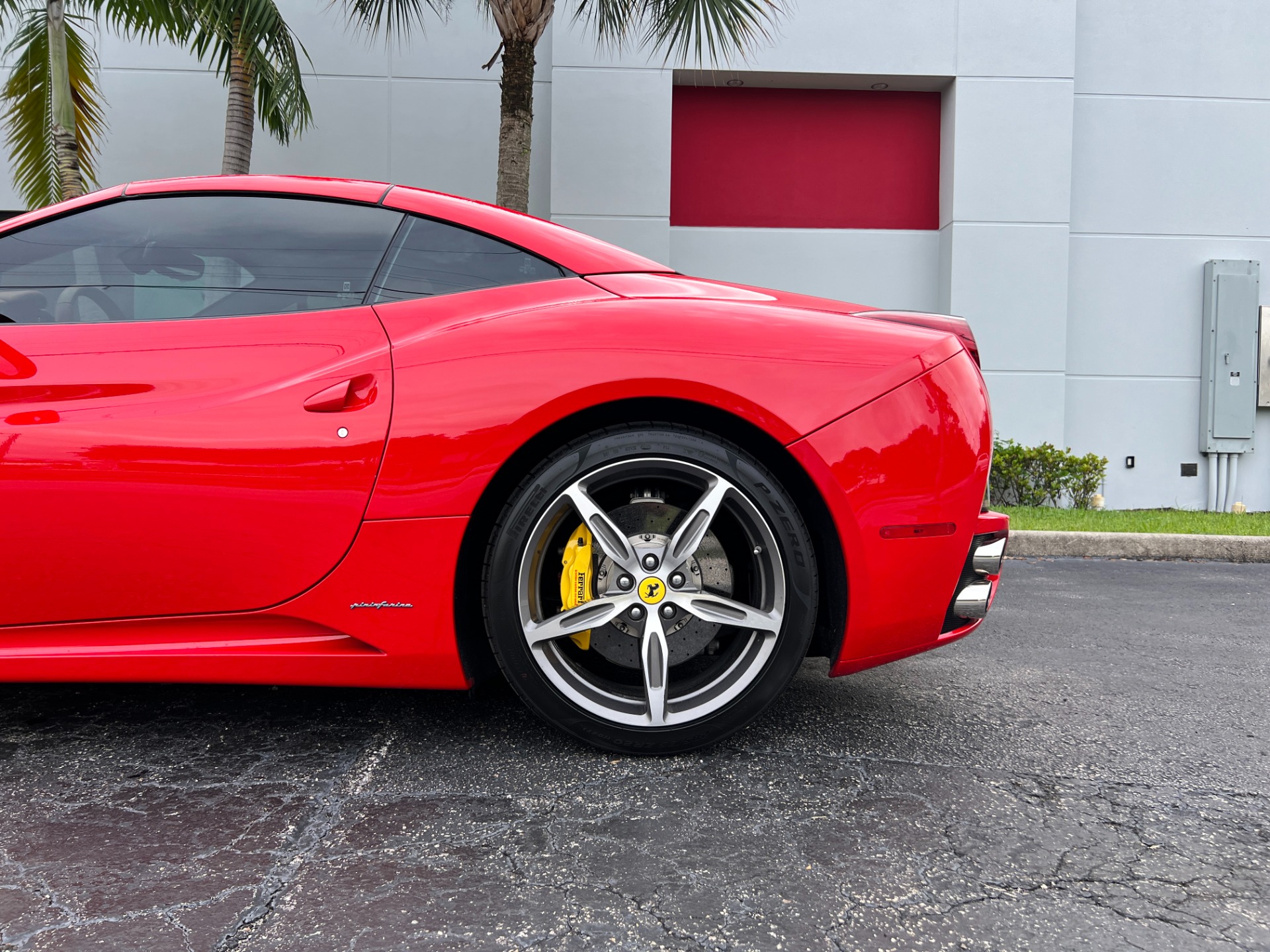 Used-2014-Ferrari-California