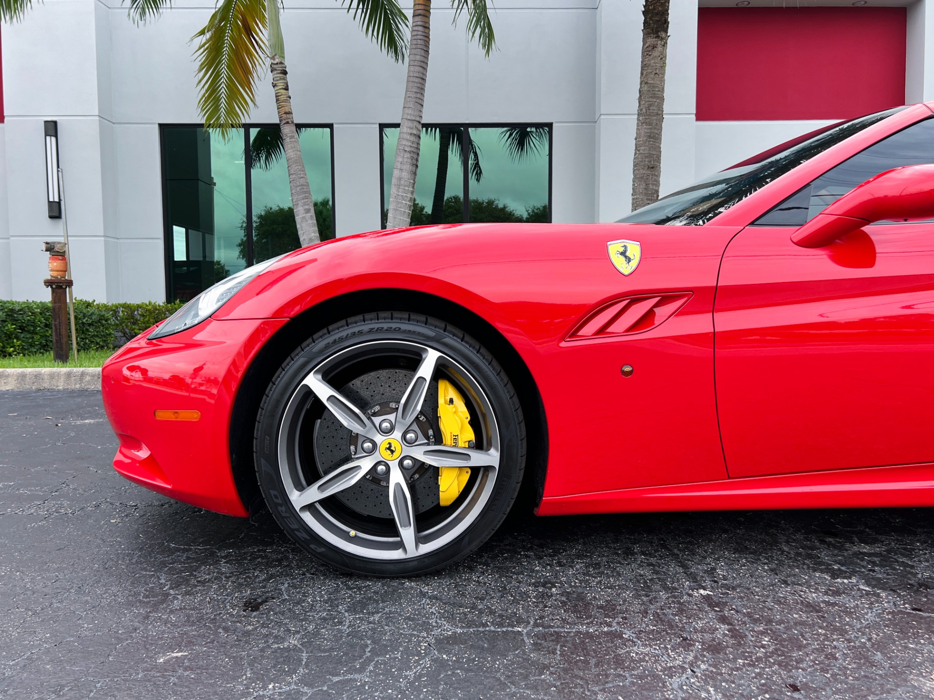 Used-2014-Ferrari-California