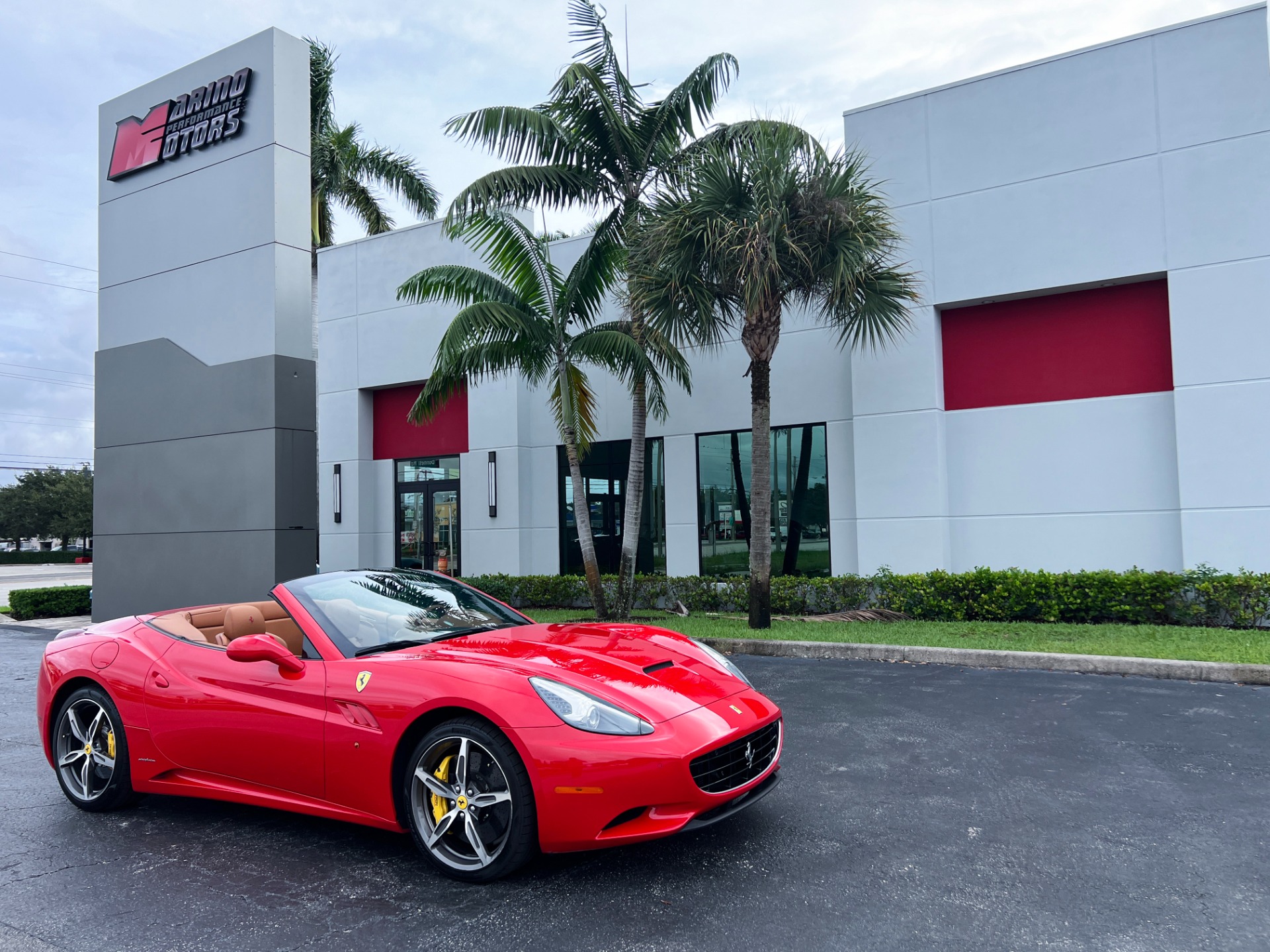 Used-2014-Ferrari-California