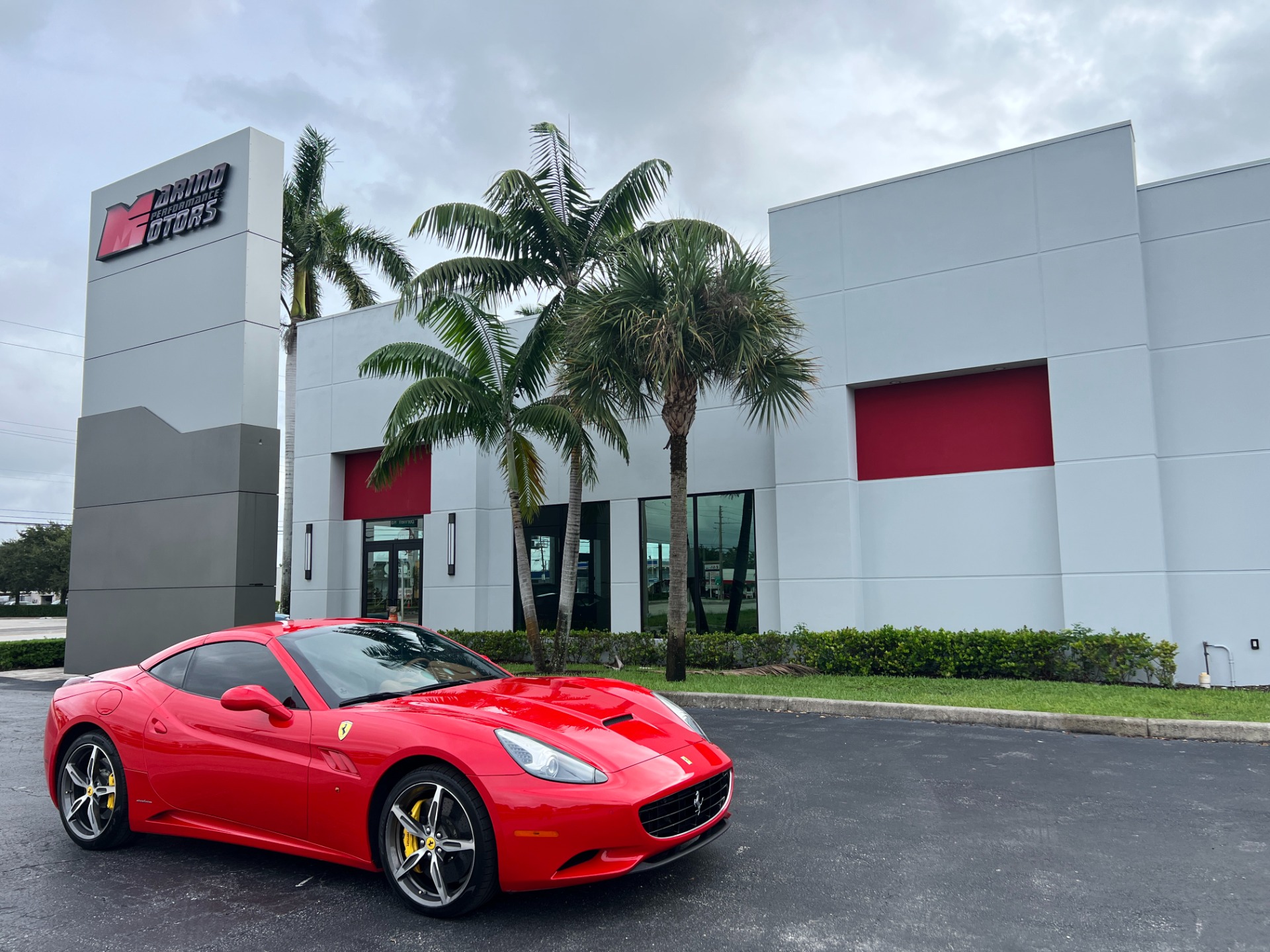 Used-2014-Ferrari-California