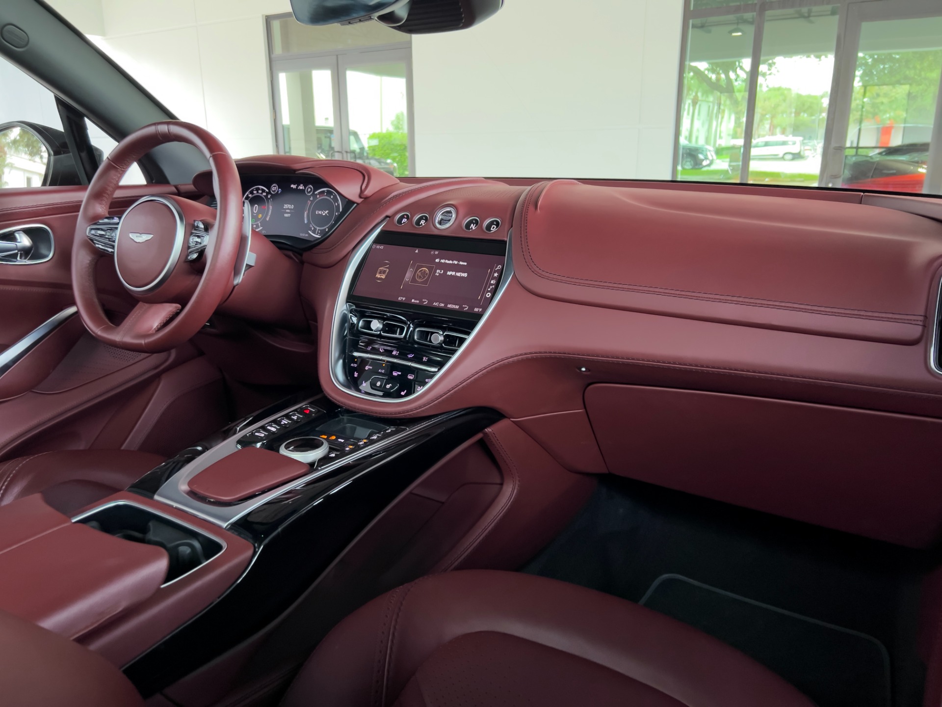 Used-2021-Aston-Martin-DBX