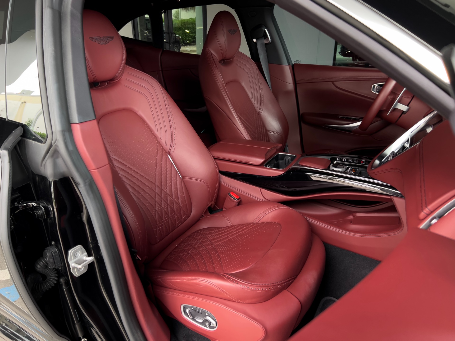 Used-2021-Aston-Martin-DBX