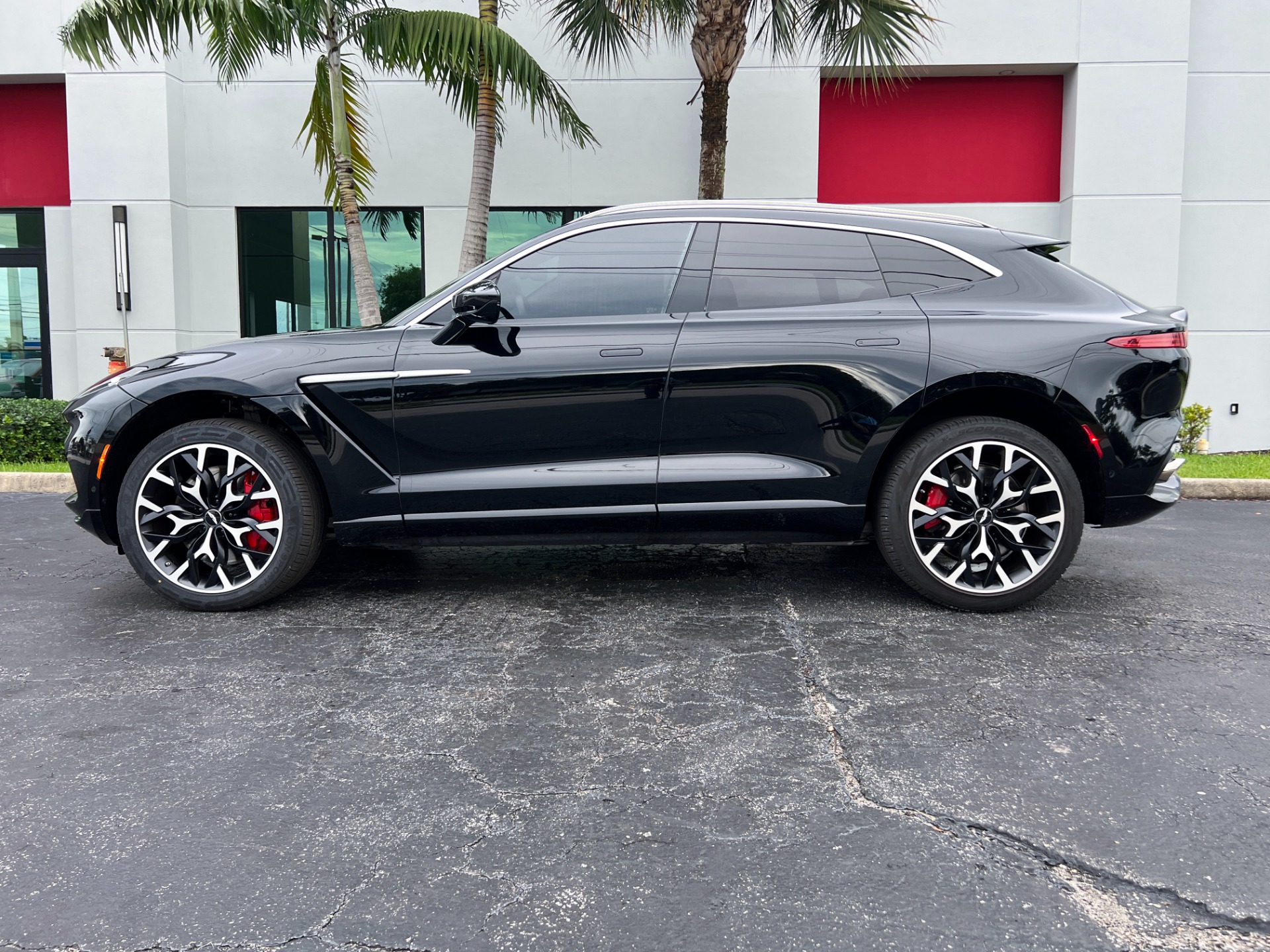 Used-2021-Aston-Martin-DBX