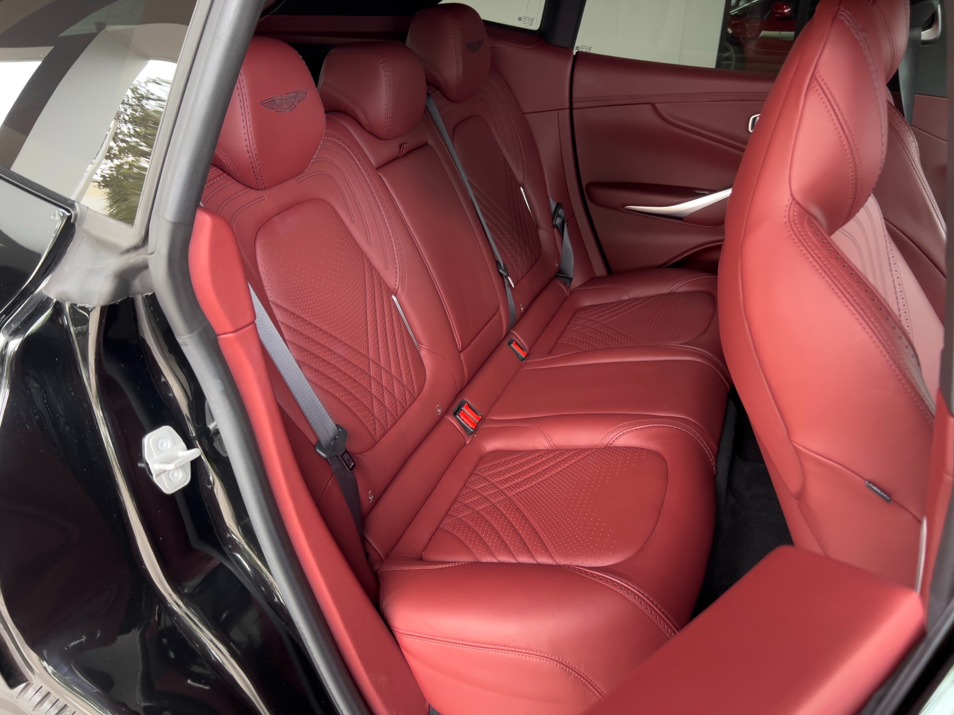 Used-2021-Aston-Martin-DBX