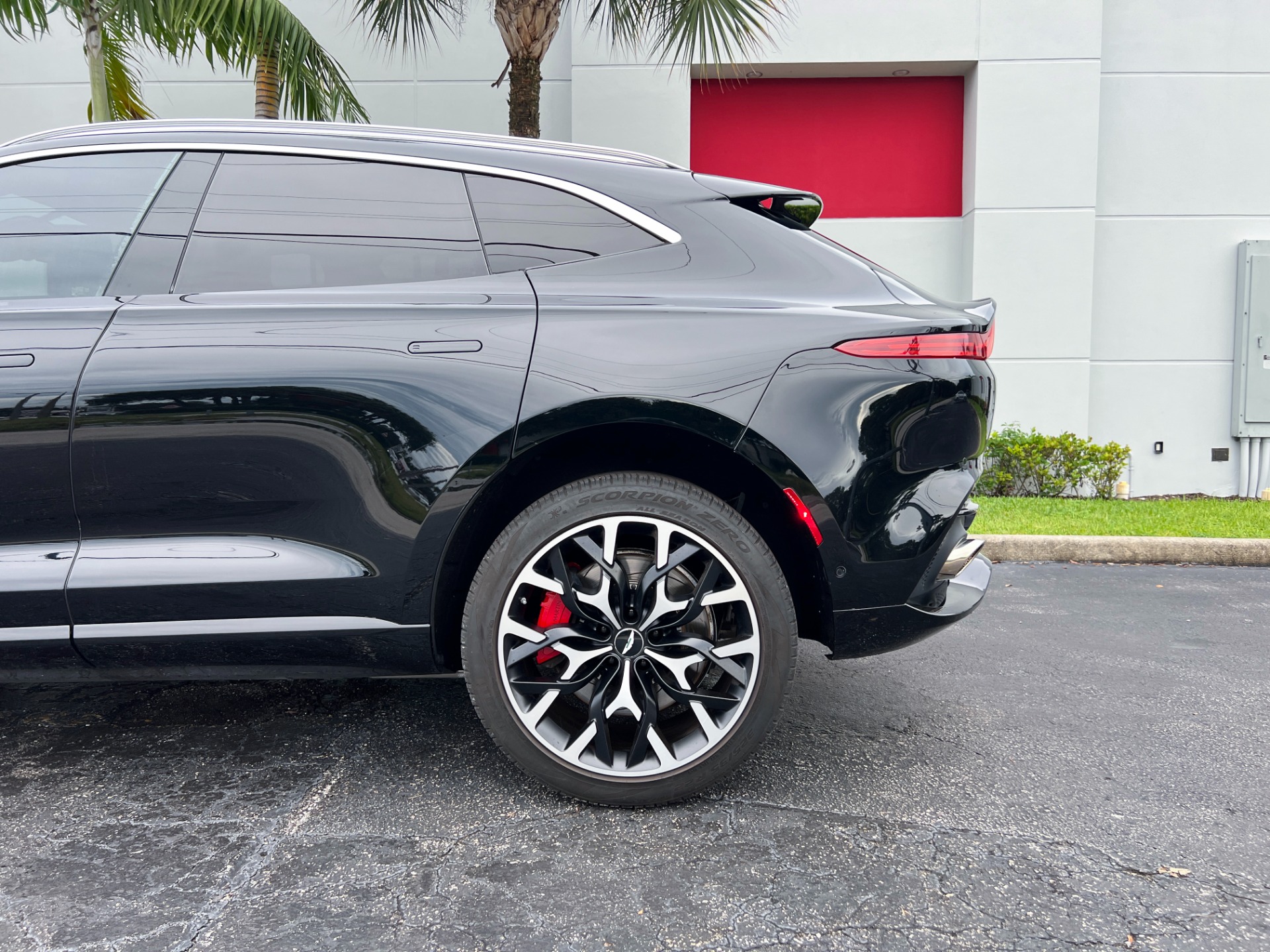 Used-2021-Aston-Martin-DBX