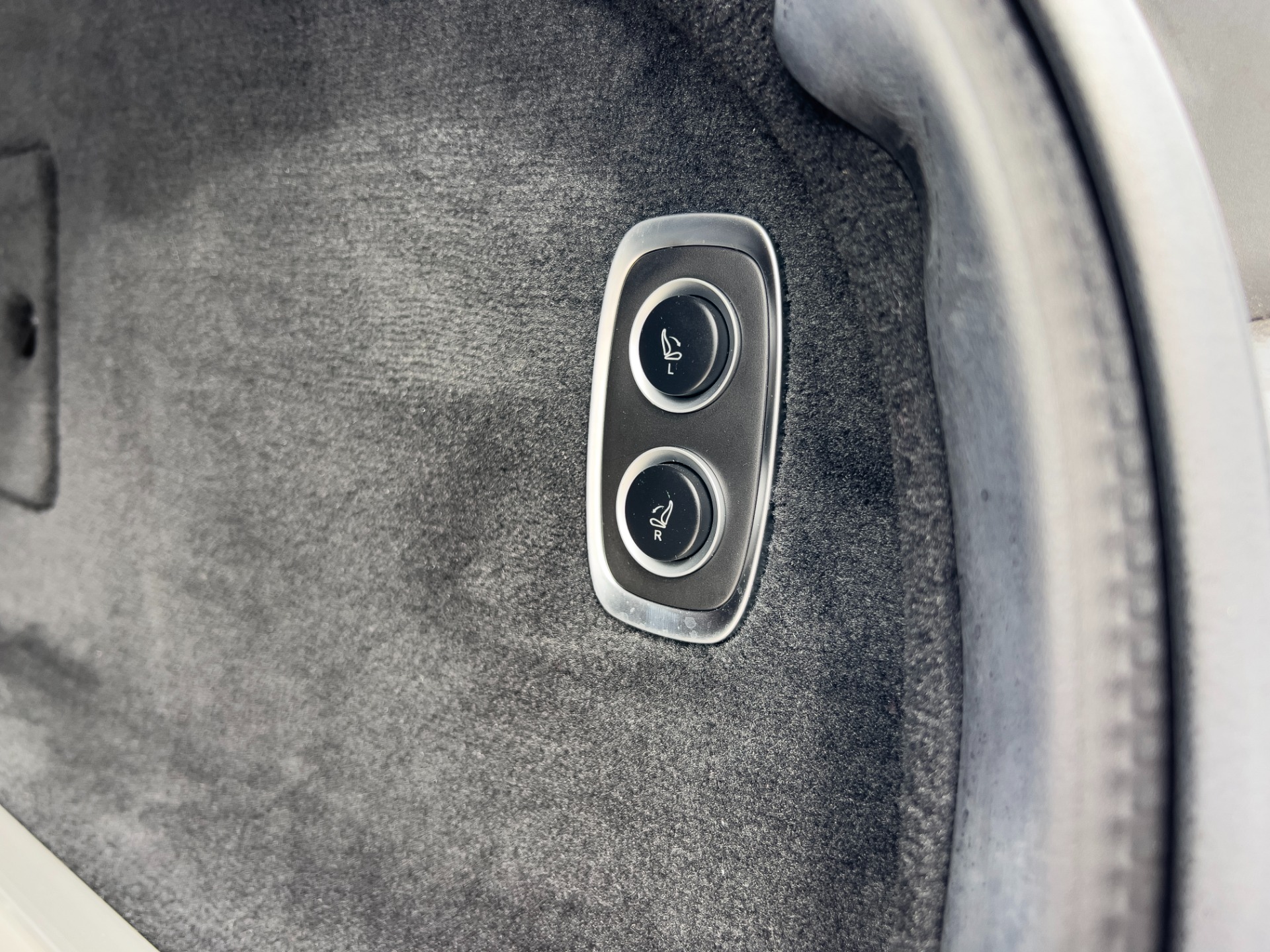 Used-2021-Aston-Martin-DBX