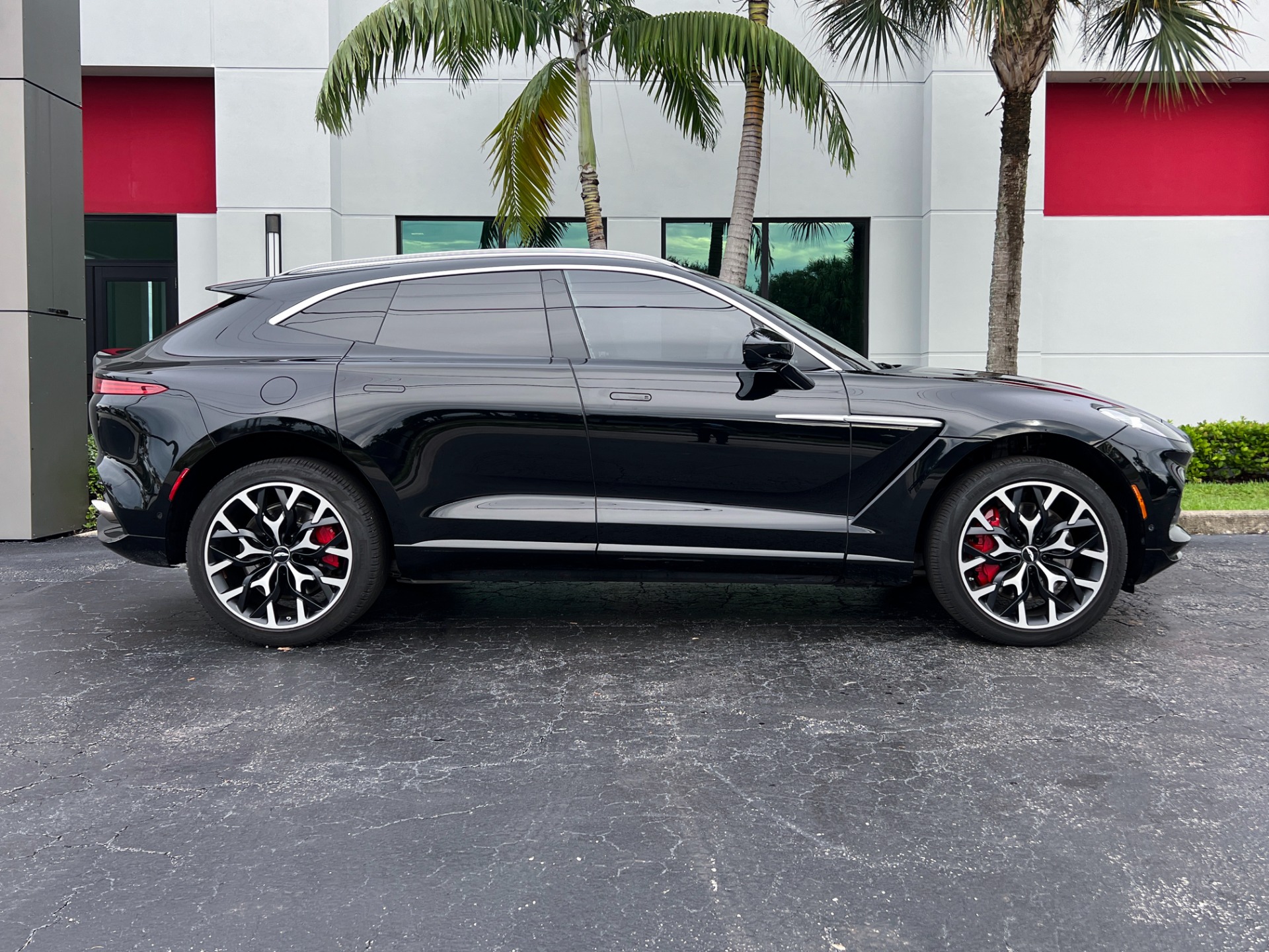 Used-2021-Aston-Martin-DBX