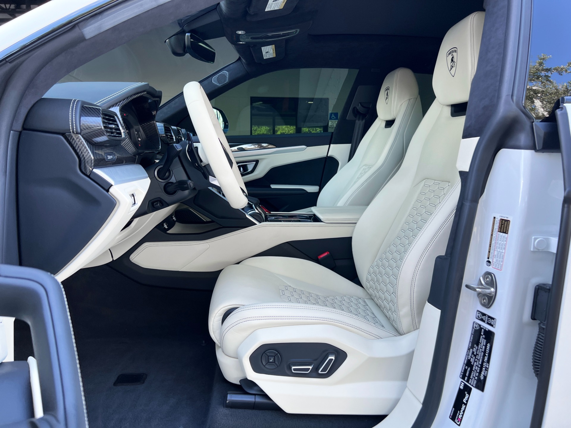 Used-2021-Lamborghini-Urus