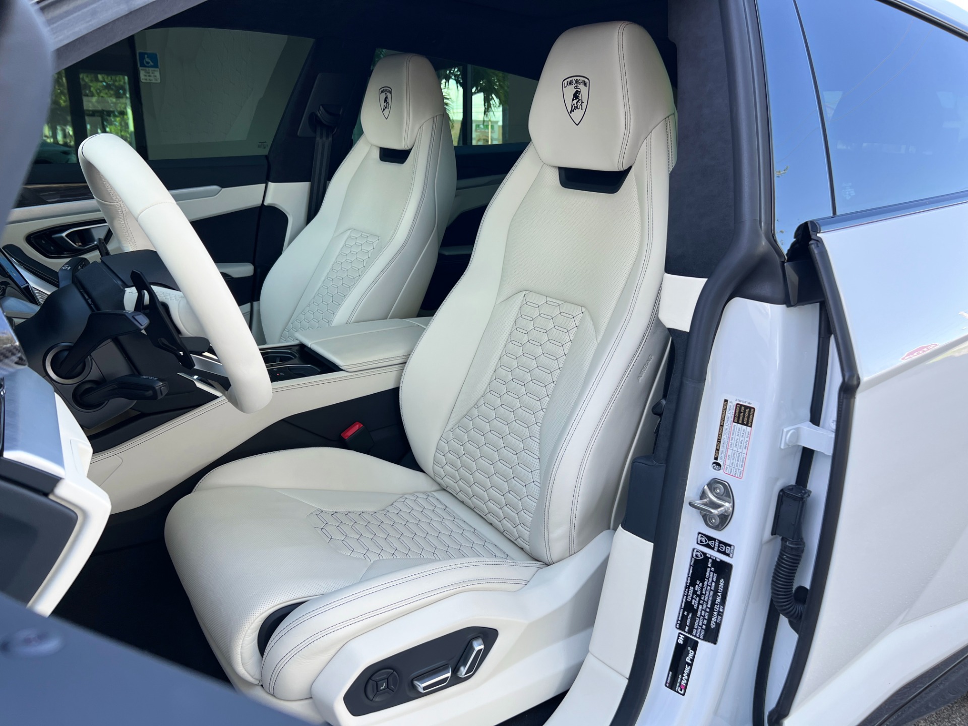 Used-2021-Lamborghini-Urus