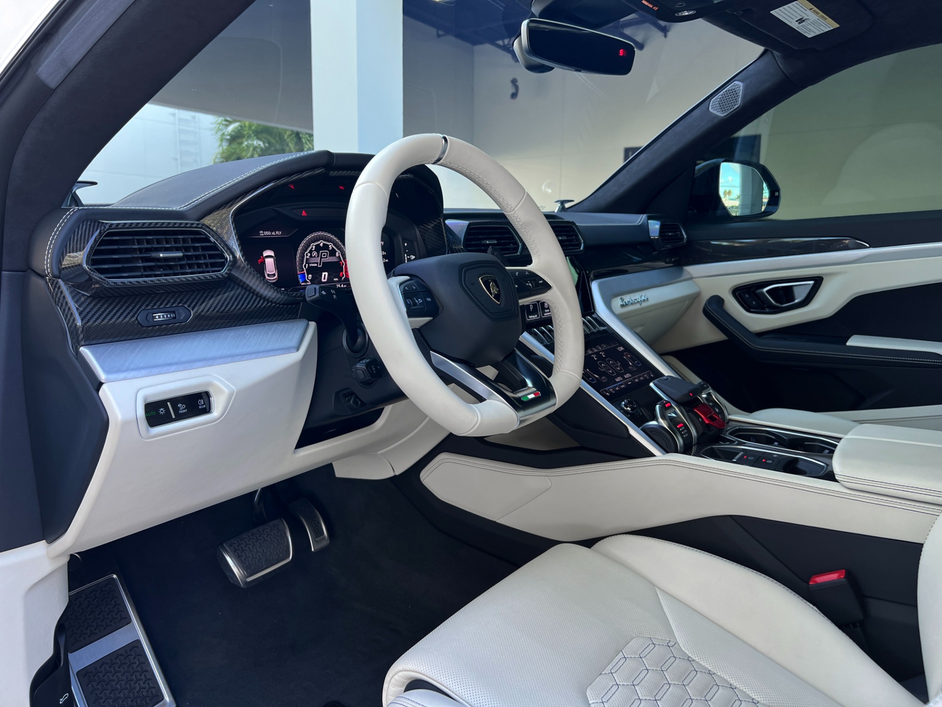 Used-2021-Lamborghini-Urus