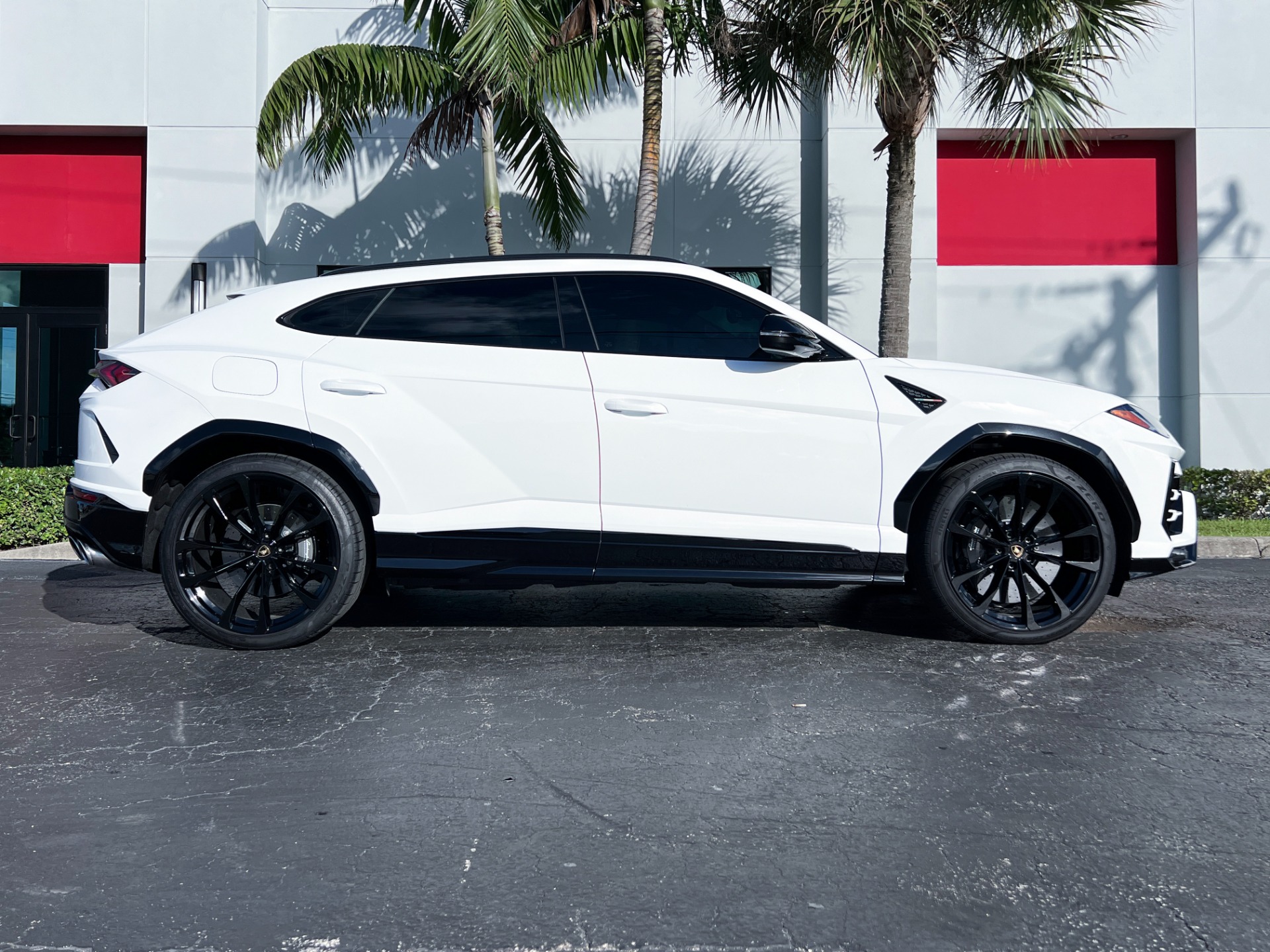 Used-2021-Lamborghini-Urus