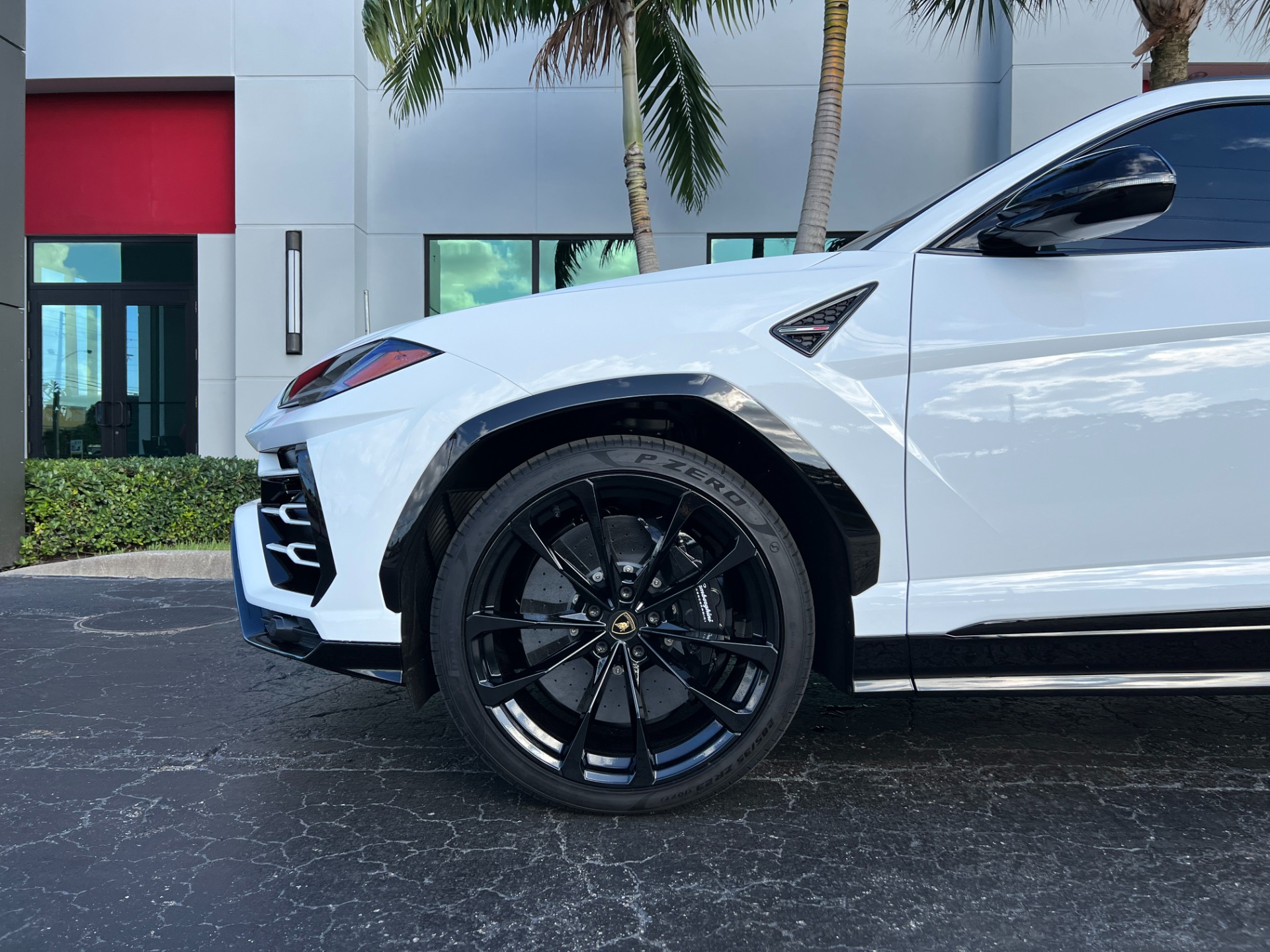 Used-2021-Lamborghini-Urus