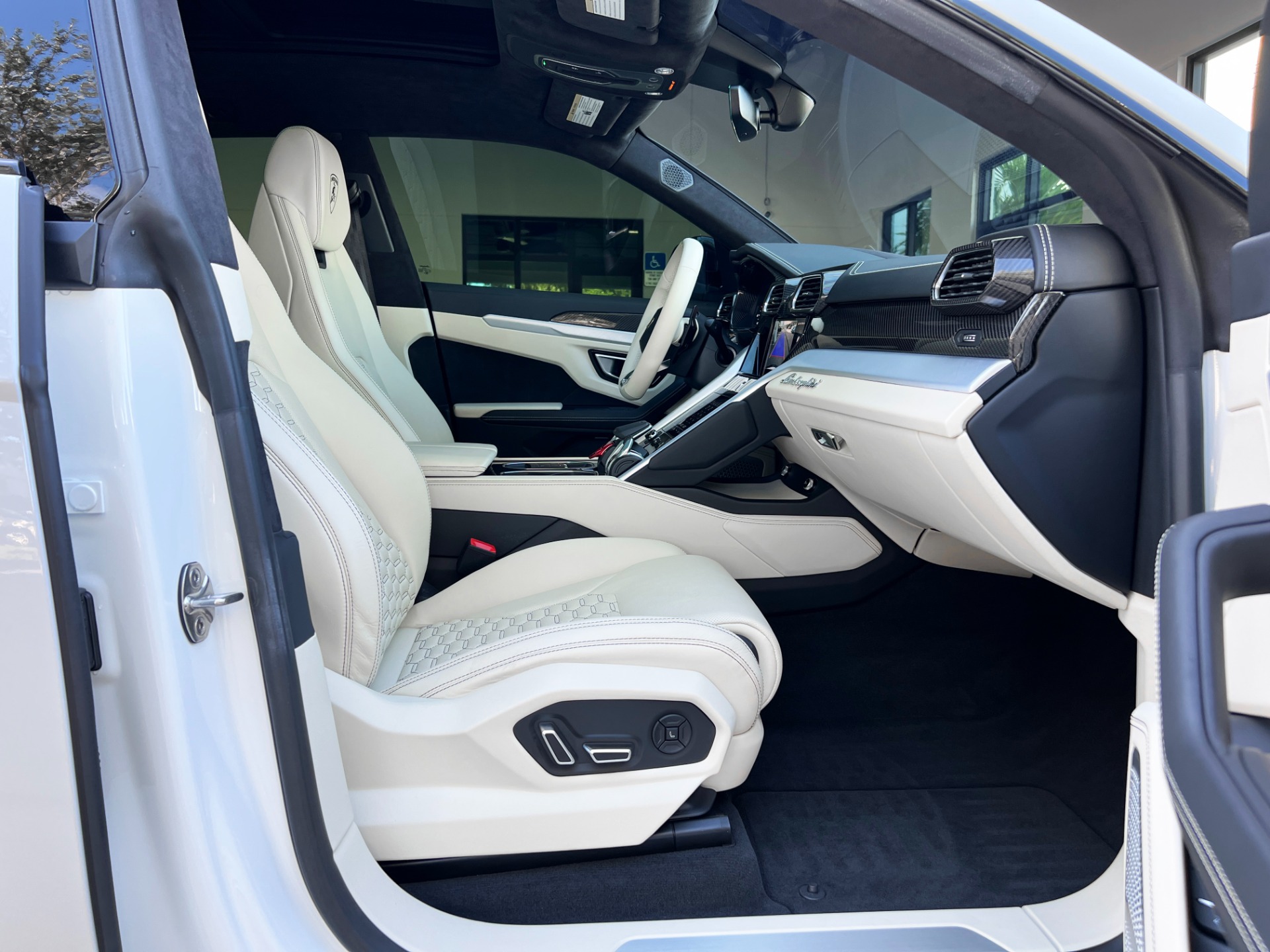 Used-2021-Lamborghini-Urus