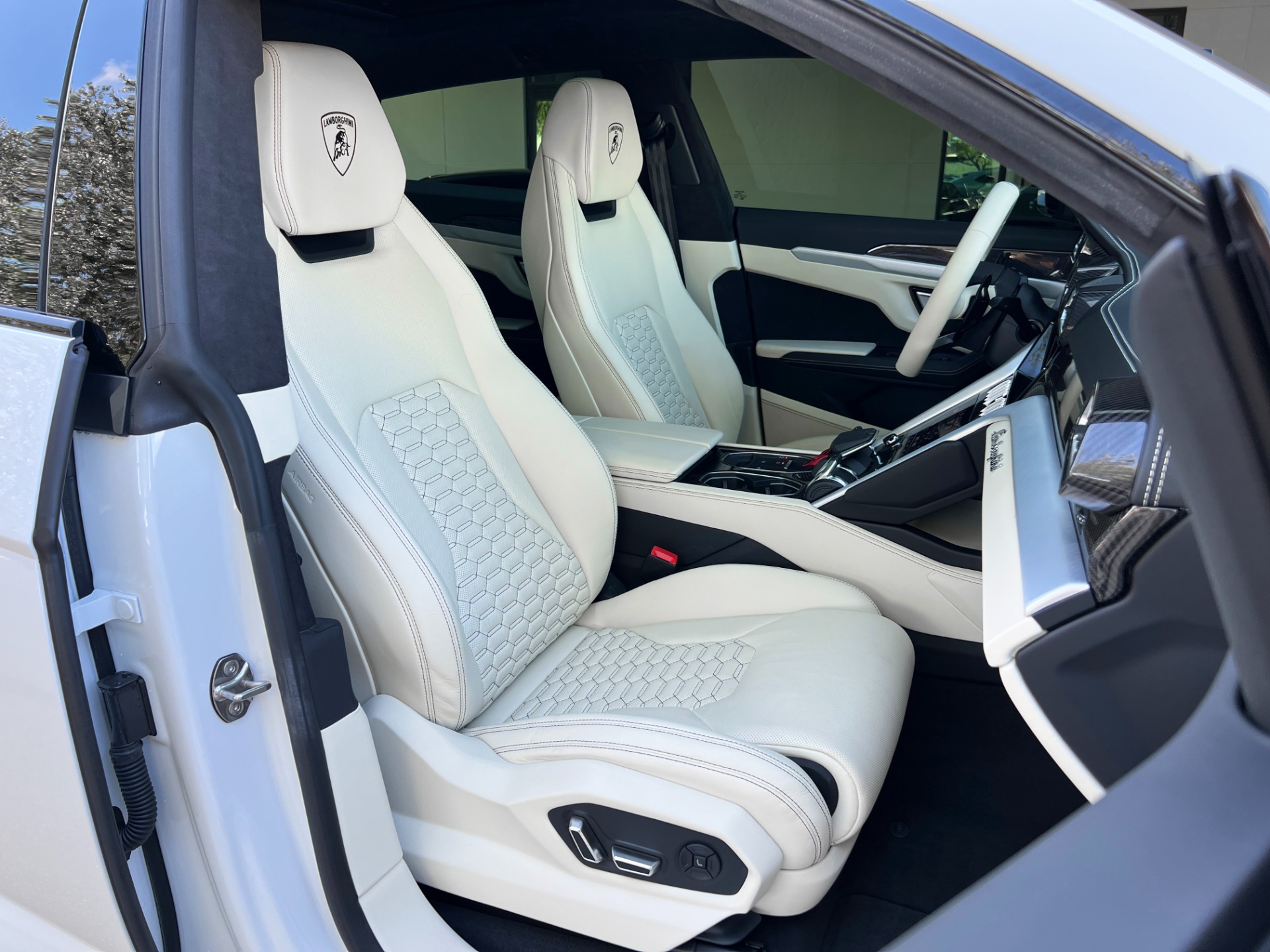 Used-2021-Lamborghini-Urus