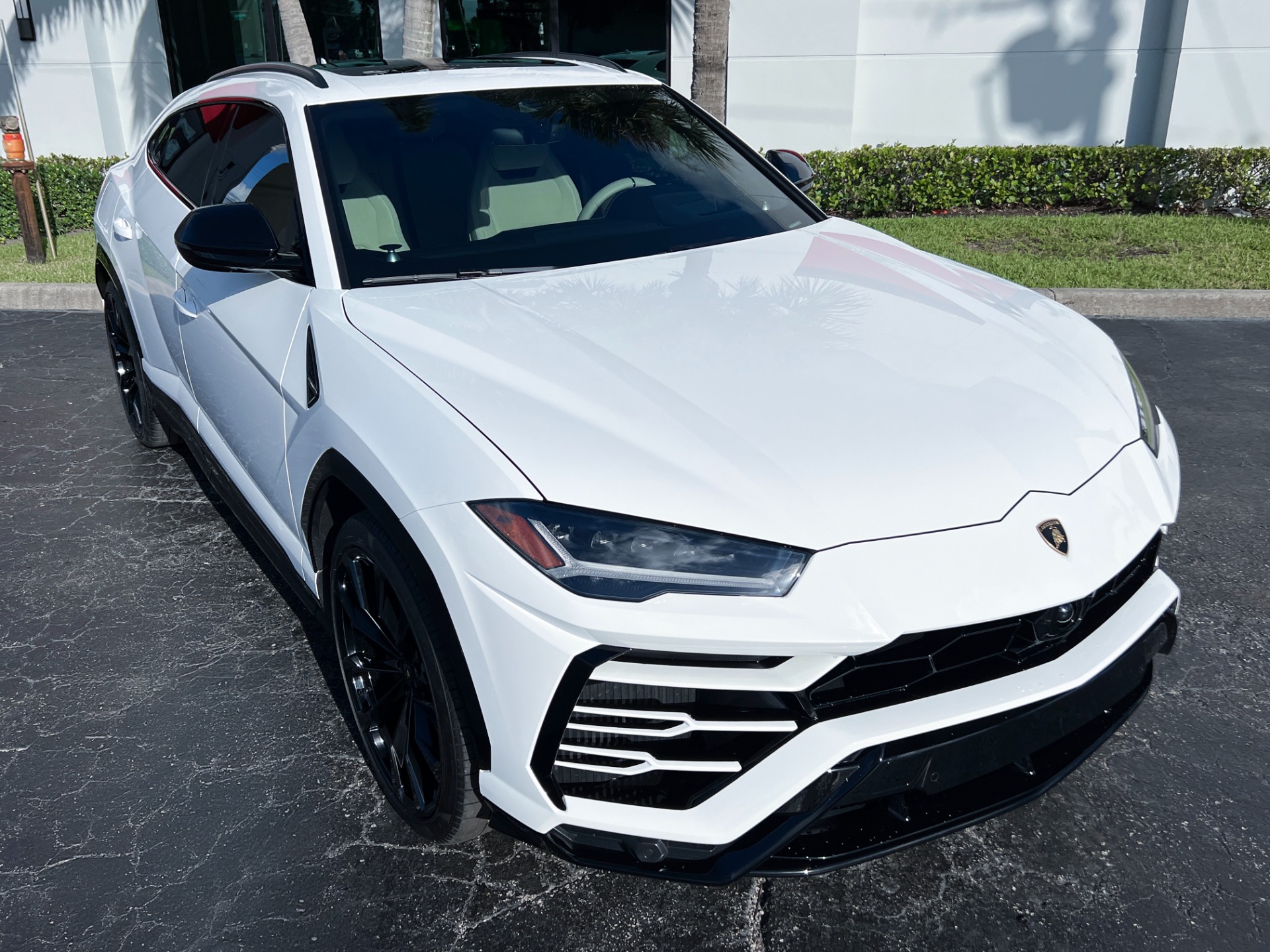 Used-2021-Lamborghini-Urus