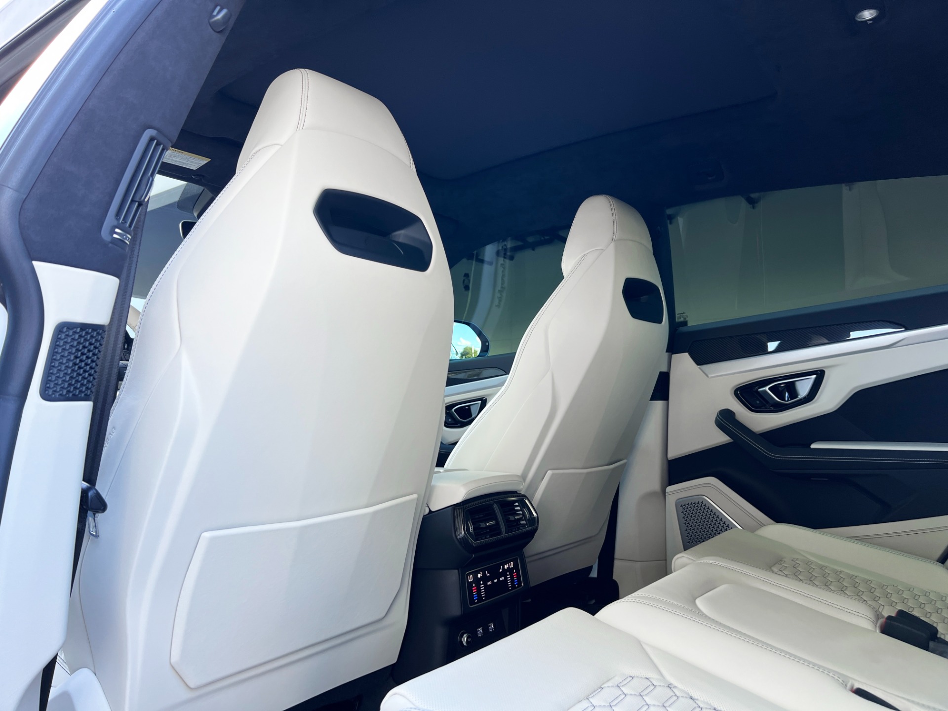 Used-2021-Lamborghini-Urus