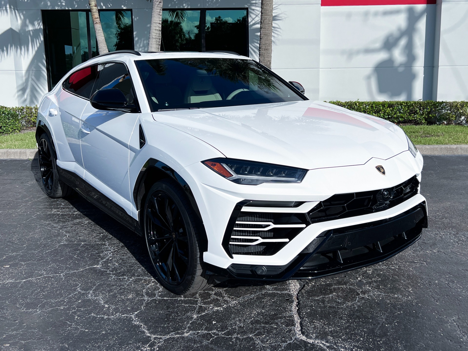 Used-2021-Lamborghini-Urus