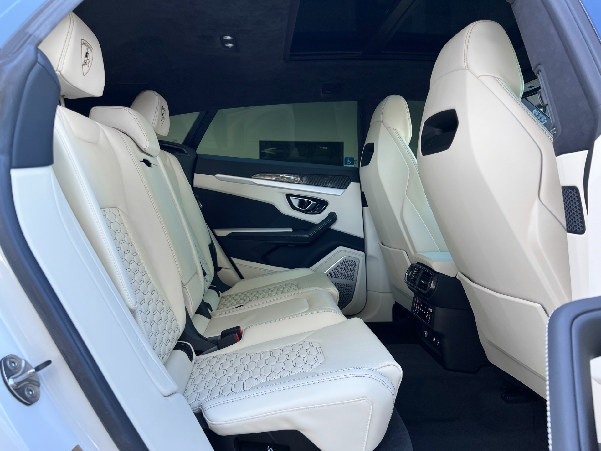 Used-2021-Lamborghini-Urus
