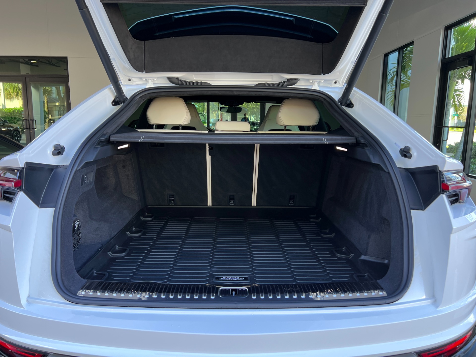Used-2021-Lamborghini-Urus