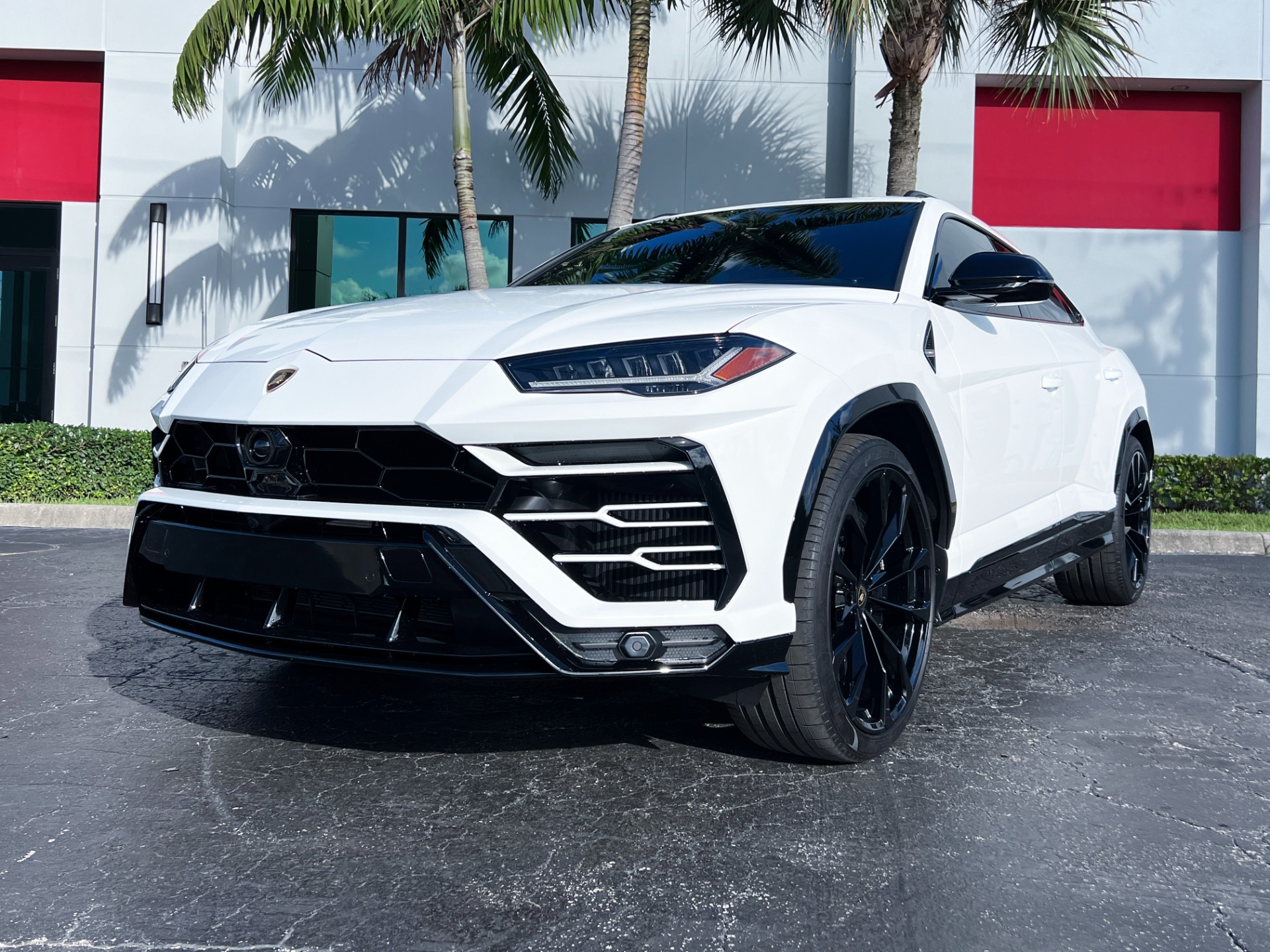 Used-2021-Lamborghini-Urus
