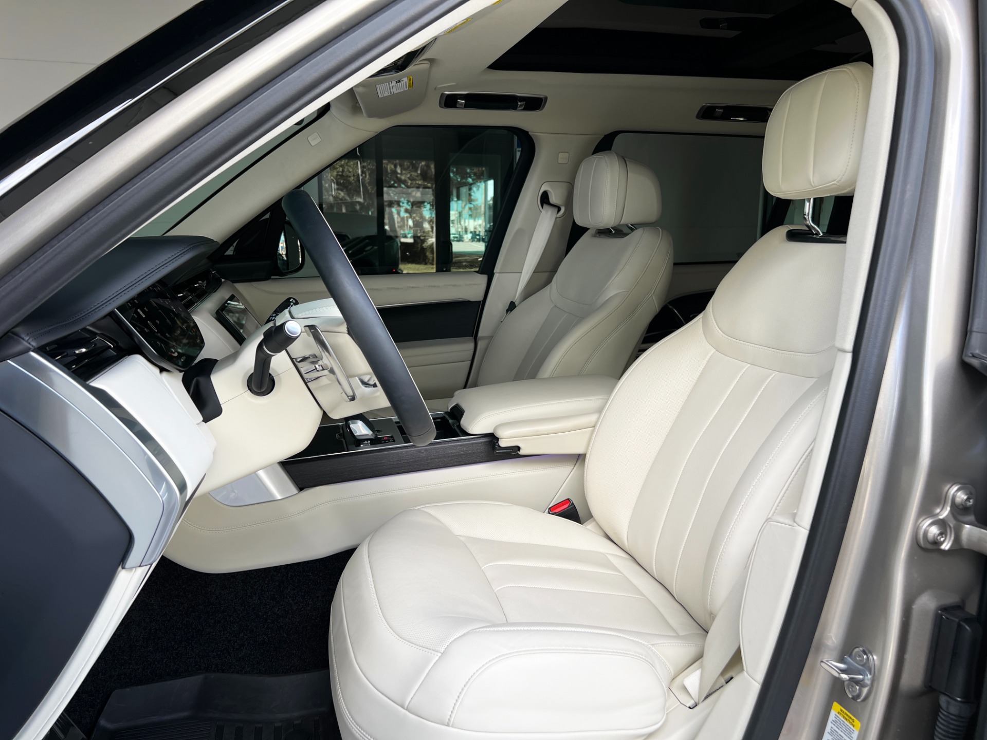 Used-2024-Land-Rover-Range-Rover-P400-SE-LWB