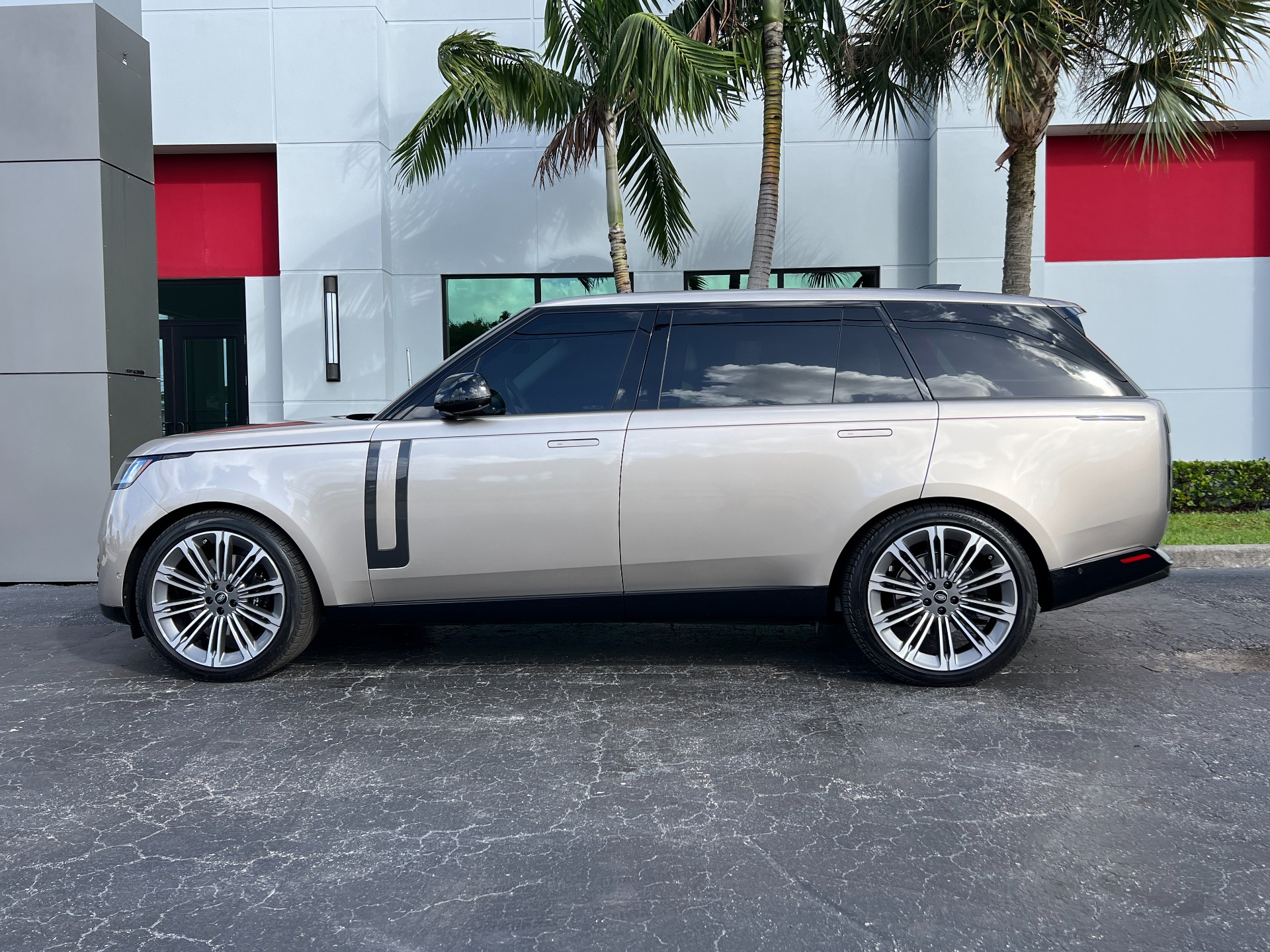 Used-2024-Land-Rover-Range-Rover-P400-SE-LWB