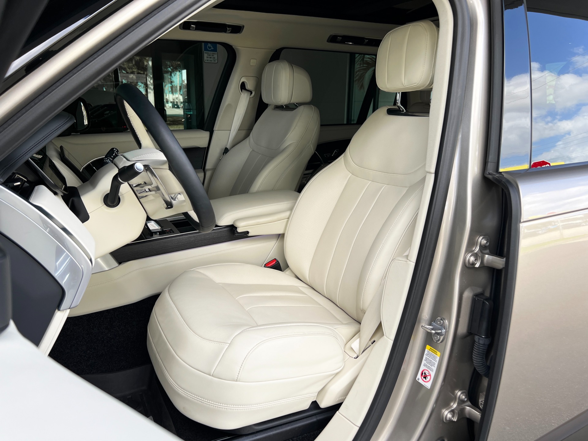 Used-2024-Land-Rover-Range-Rover-P400-SE-LWB