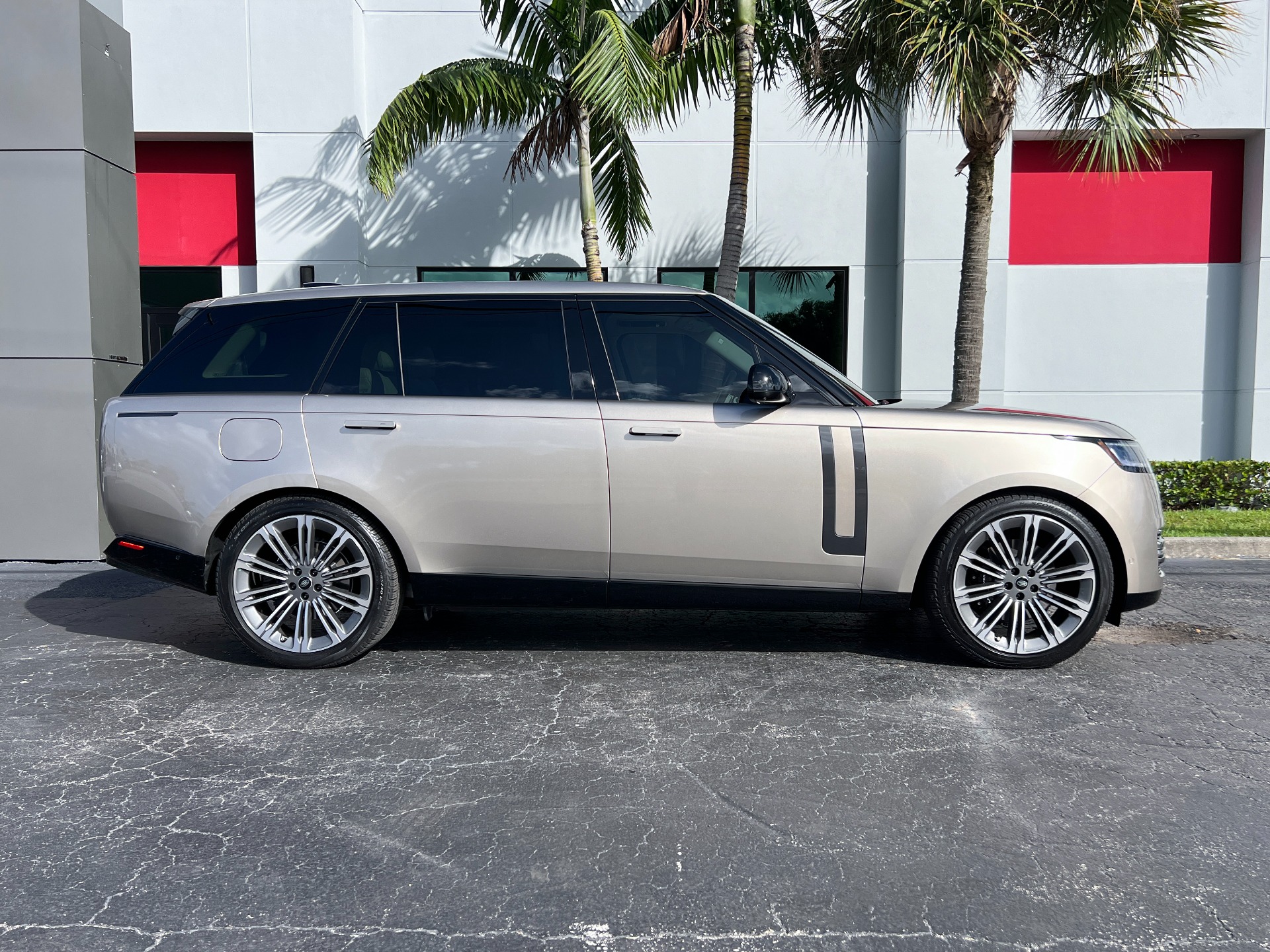 Used-2024-Land-Rover-Range-Rover-P400-SE-LWB